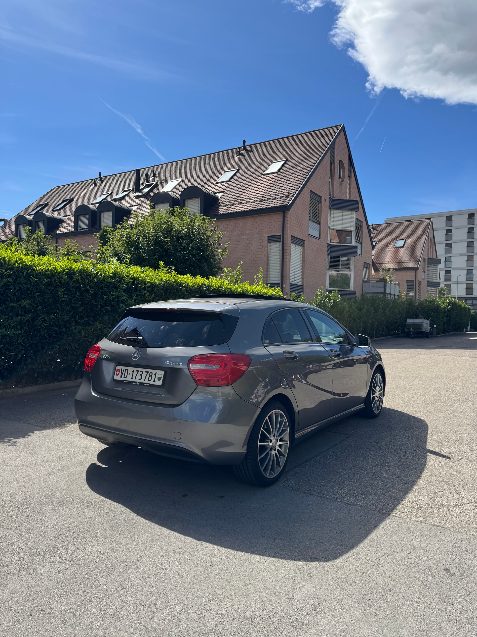 MERCEDES-BENZ A 220-image-2