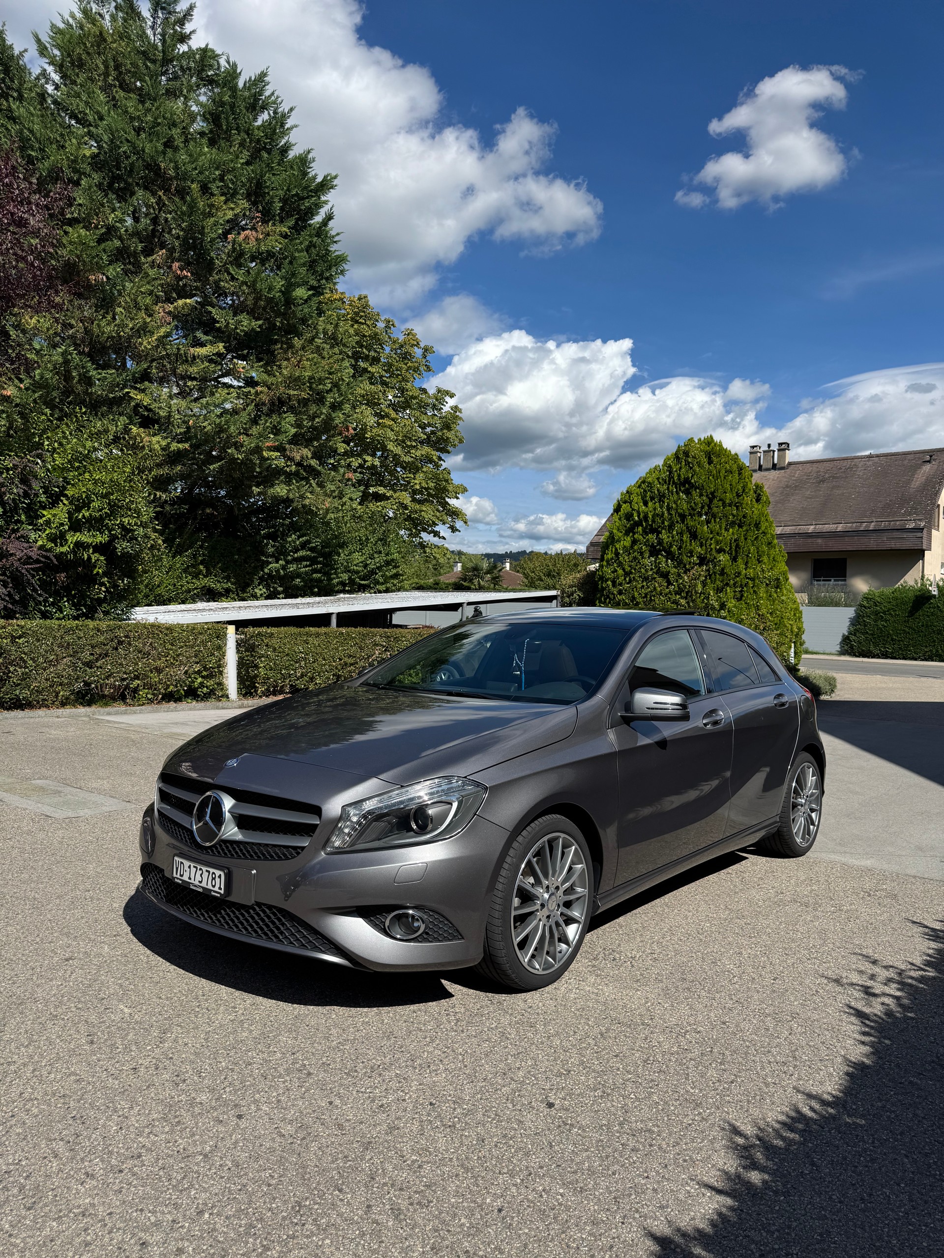 MERCEDES-BENZ A 220-image-0