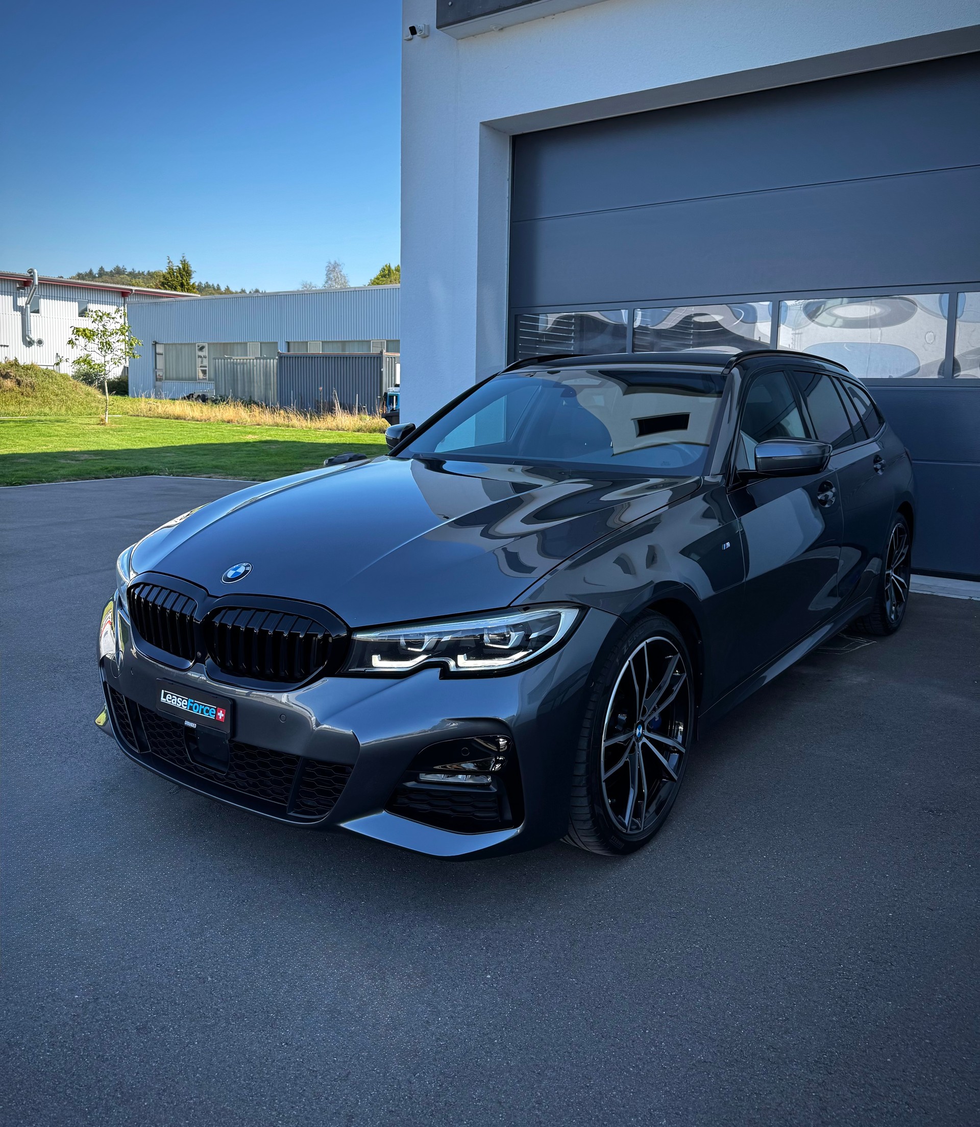 BMW 330d xDrive Touring Steptronic M Sport-image-0