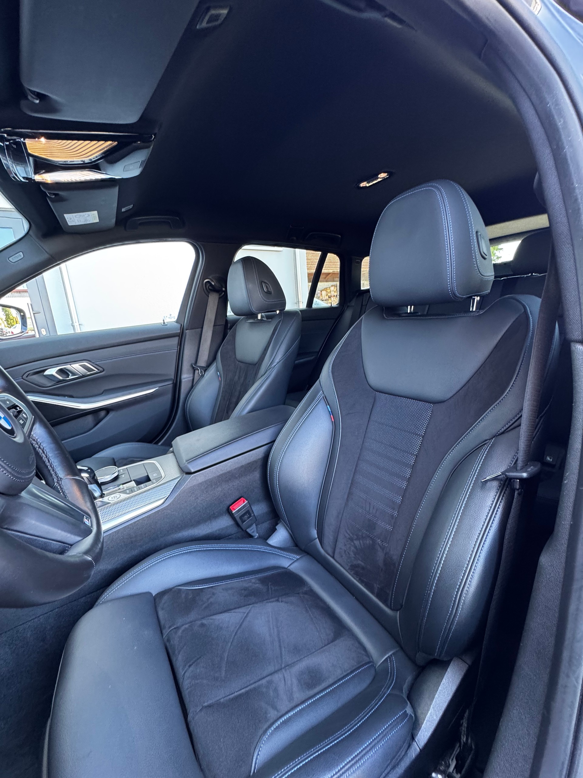 BMW 330d xDrive Touring Steptronic M Sport-image-11