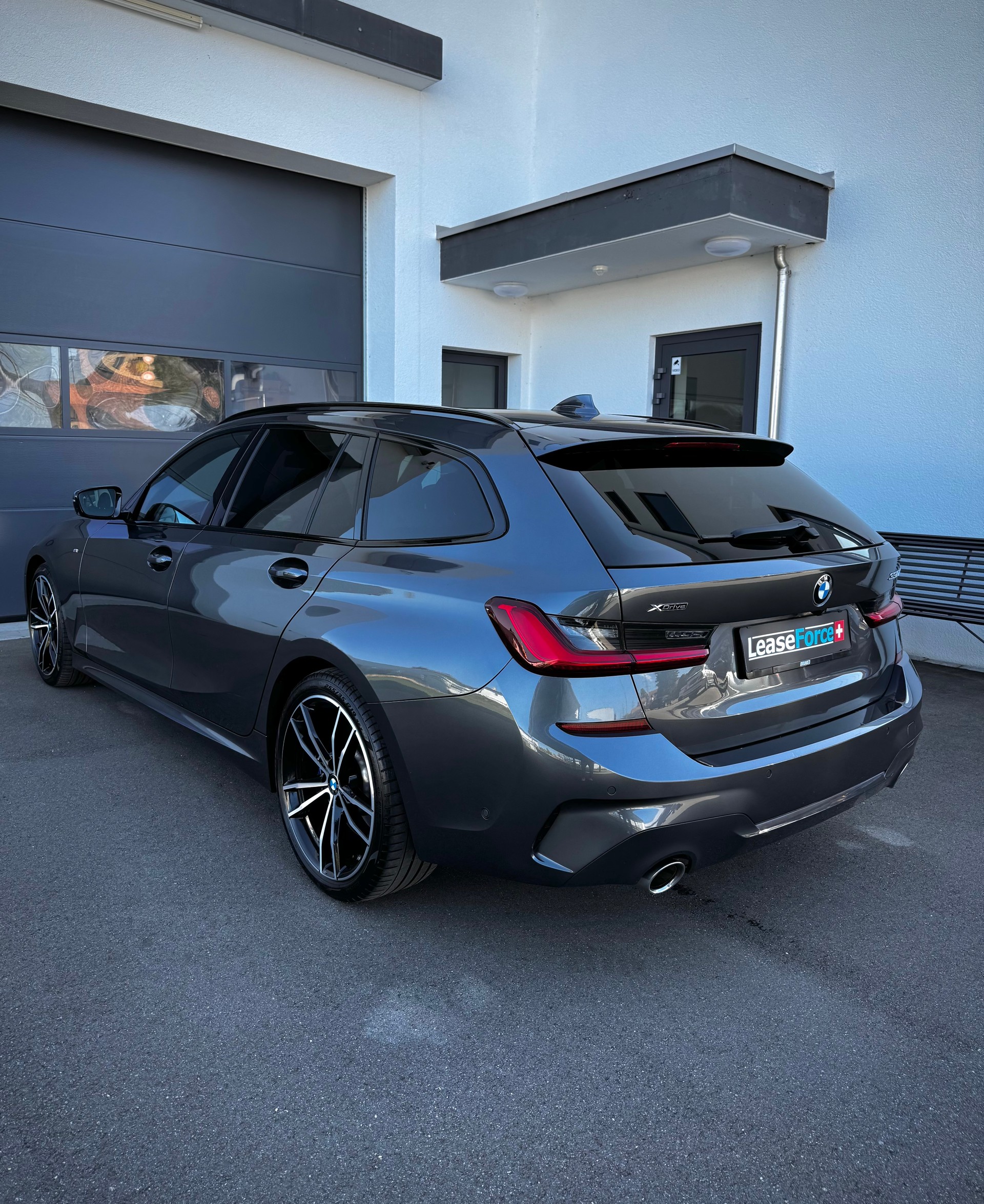 BMW 330d xDrive Touring Steptronic M Sport-image-6