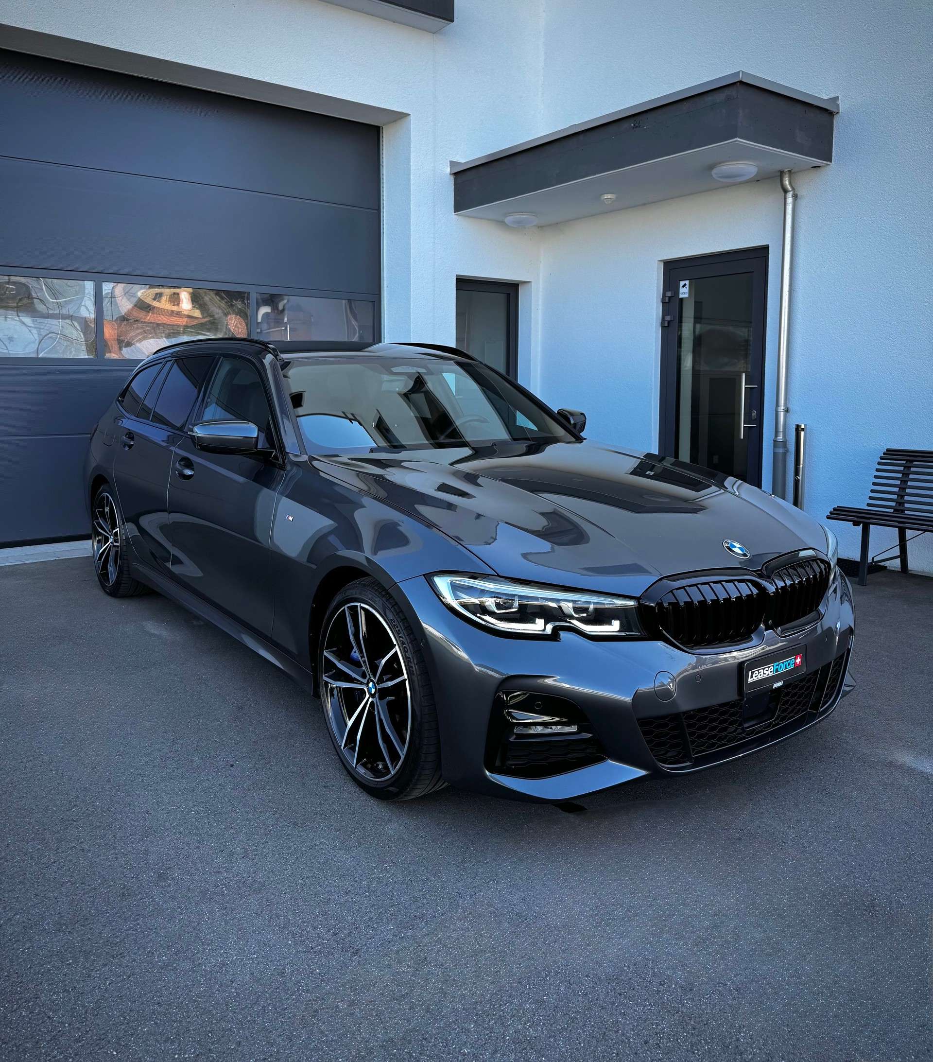 BMW 330d xDrive Touring Steptronic M Sport-image-2