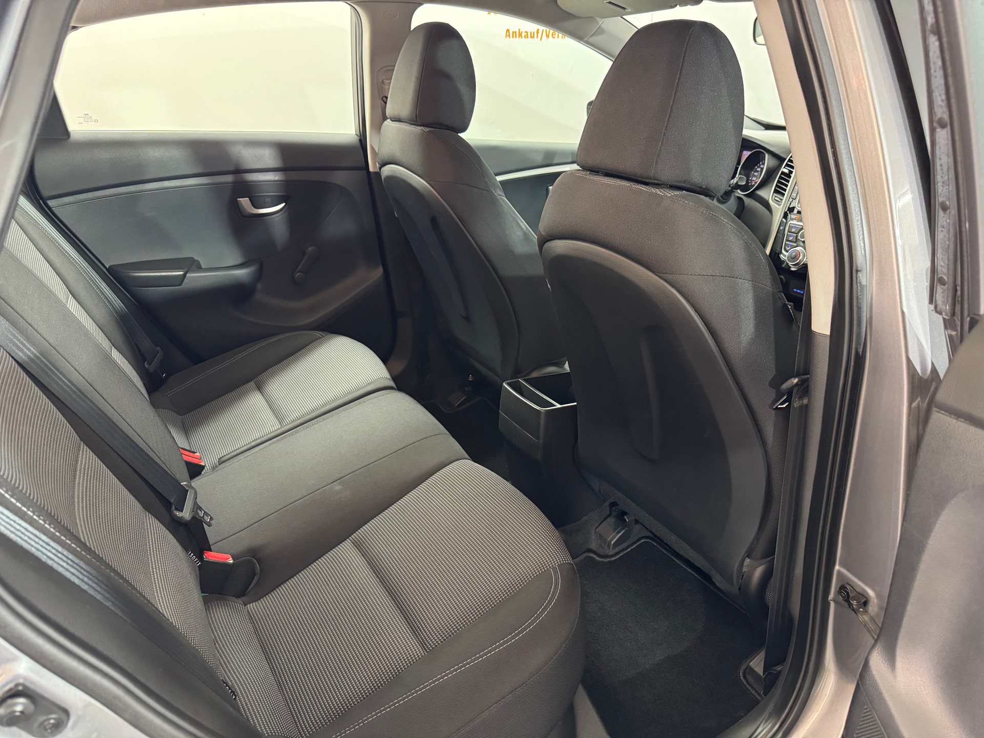 HYUNDAI i30 1.4 Comfort-image-13