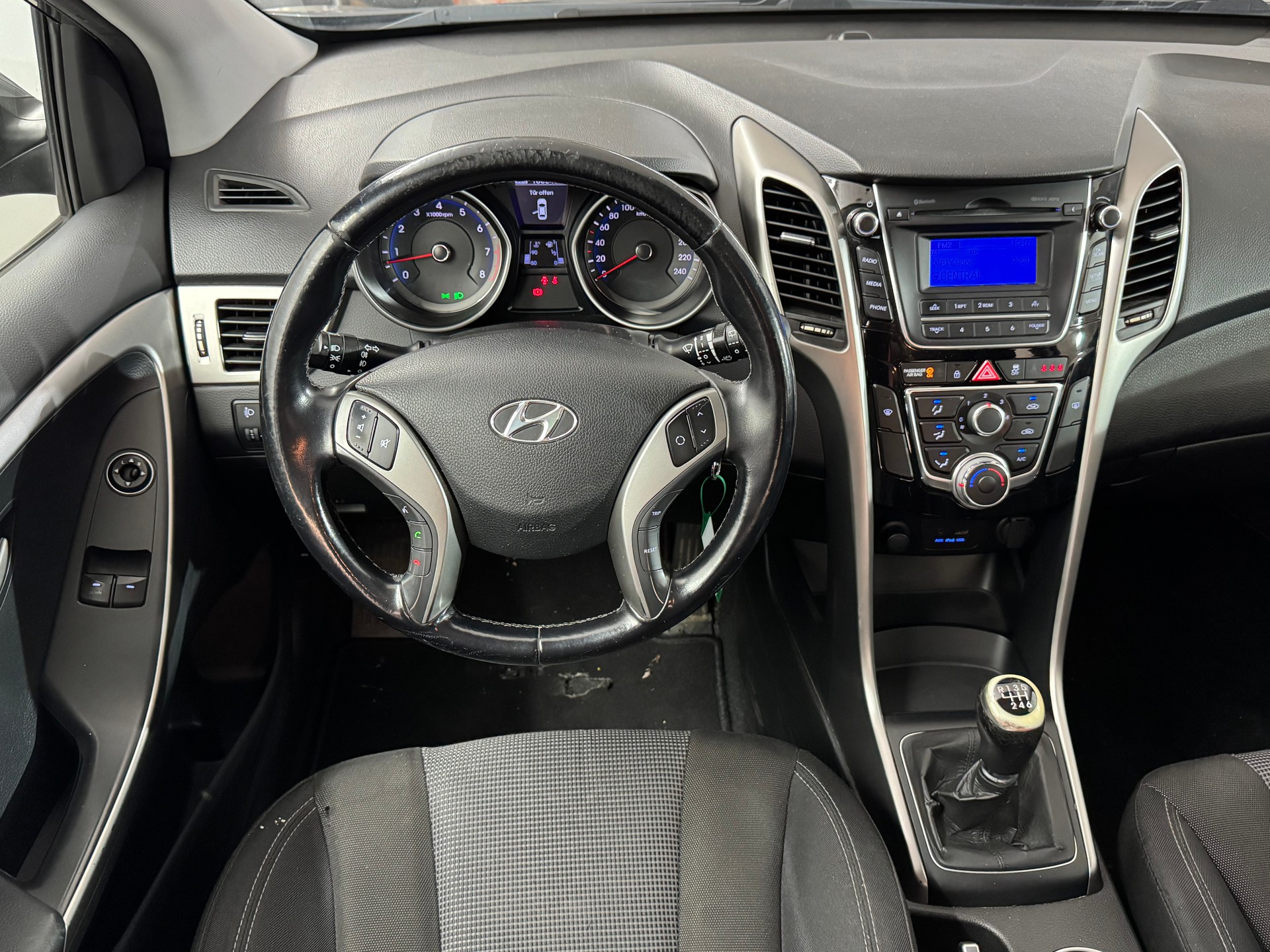 HYUNDAI i30 1.4 Comfort-image-9