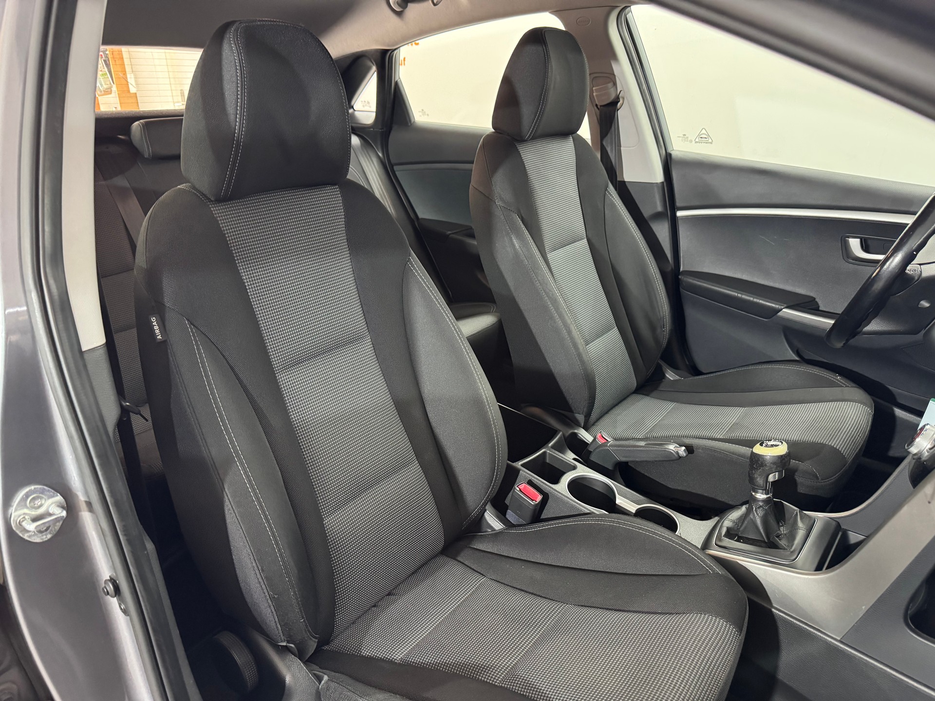 HYUNDAI i30 1.4 Comfort-image-12