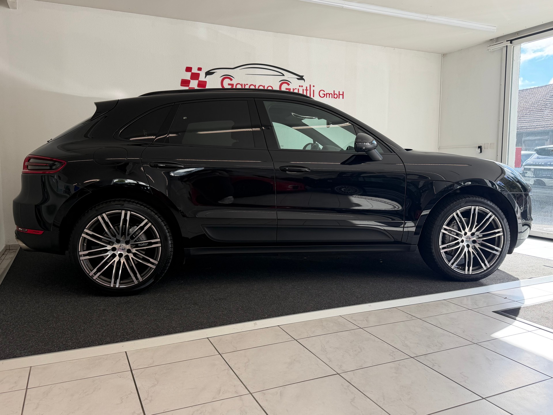 PORSCHE Macan 3.0 V6 S-image-2