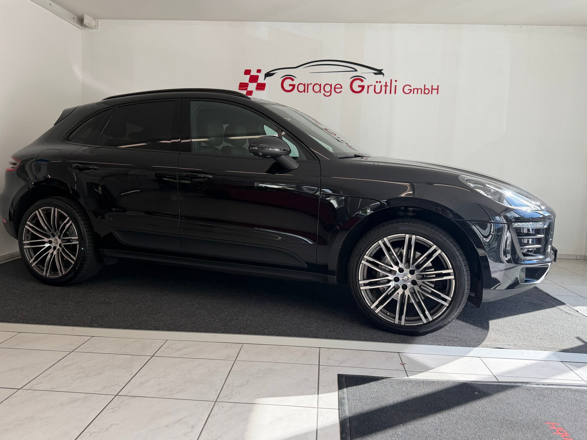 PORSCHE Macan 3.0 V6 S-image-1