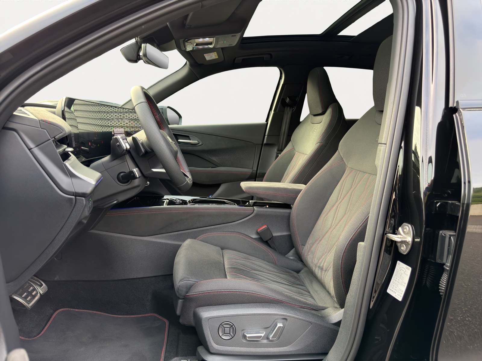 AUDI Q3 SUV TFSI quattro 195 kW S tronic-image-4