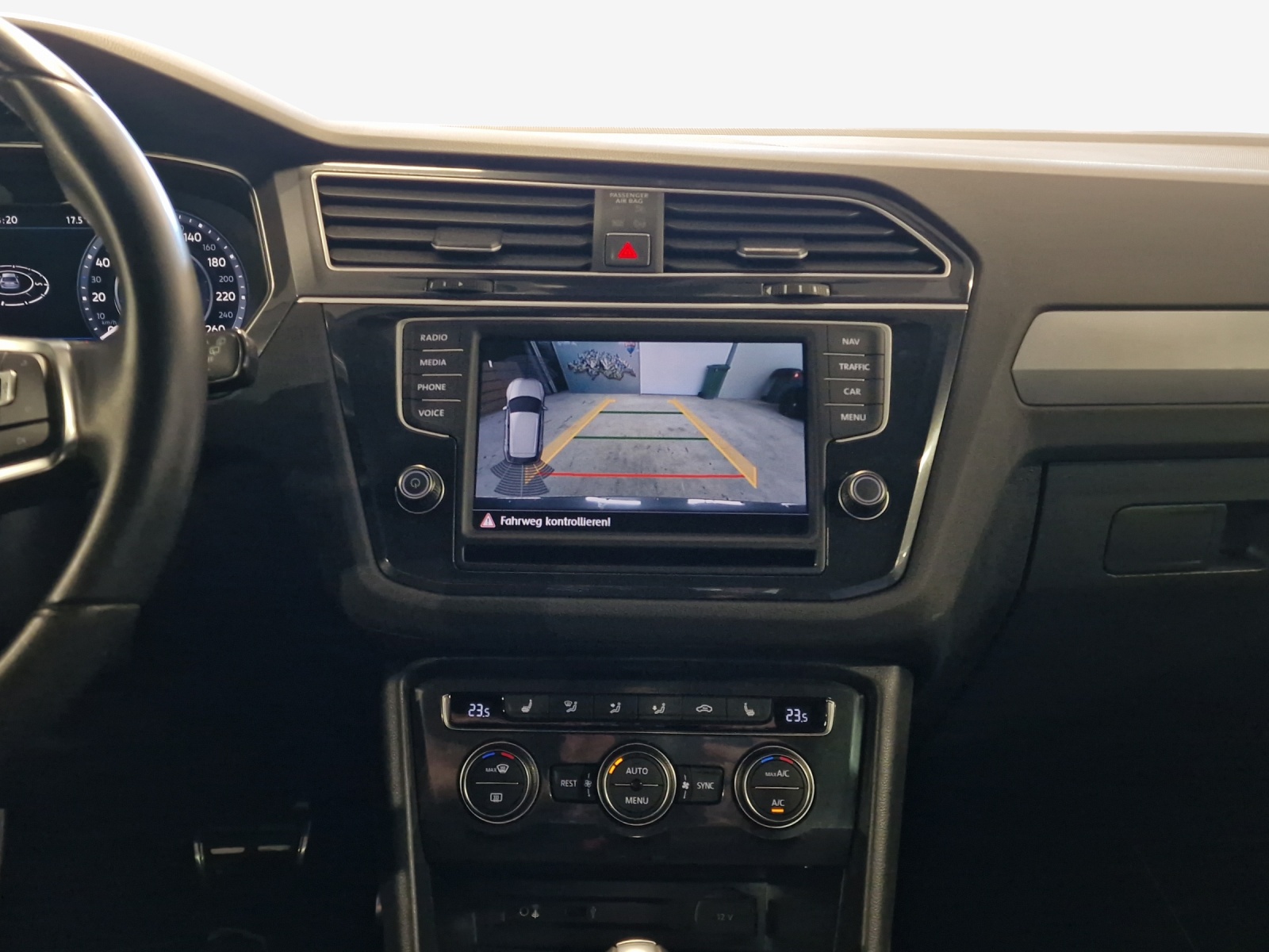 VW Tiguan 2.0 TDI SCR Highline 4Motion DSG-image-15
