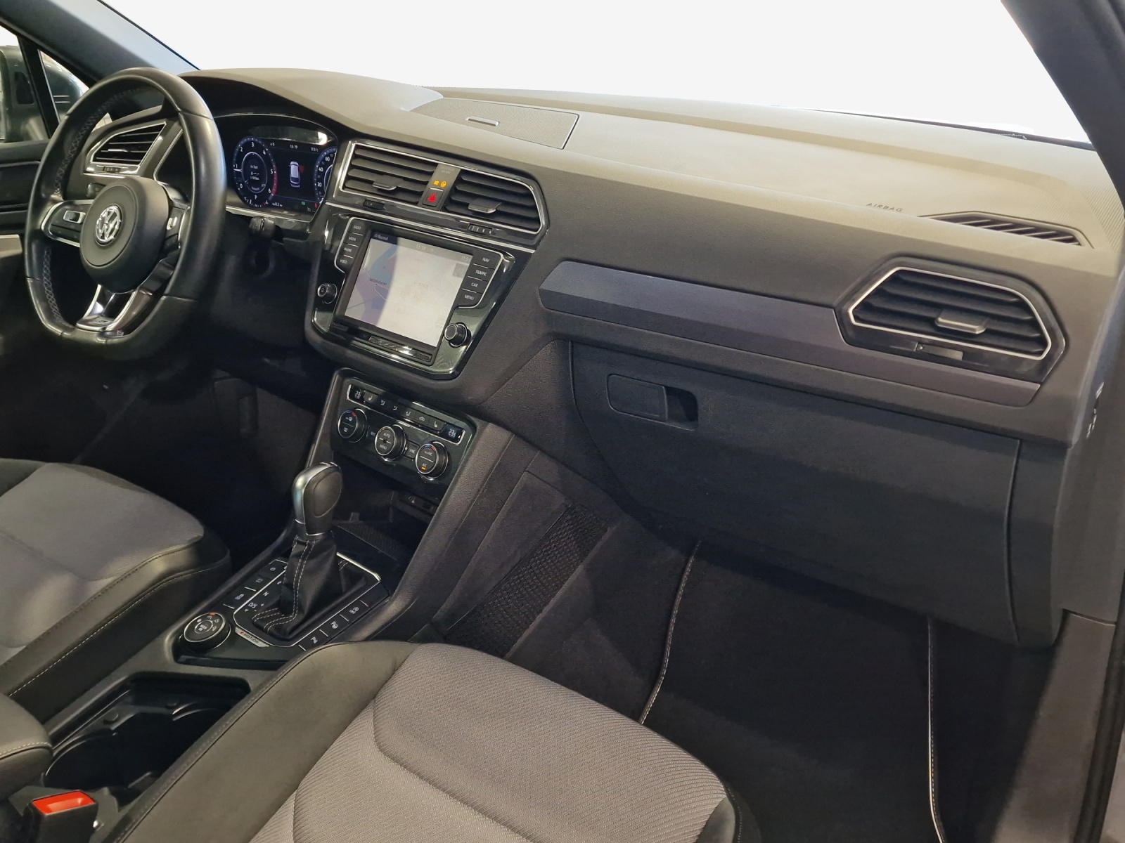 VW Tiguan 2.0 TDI SCR Highline 4Motion DSG-image-13