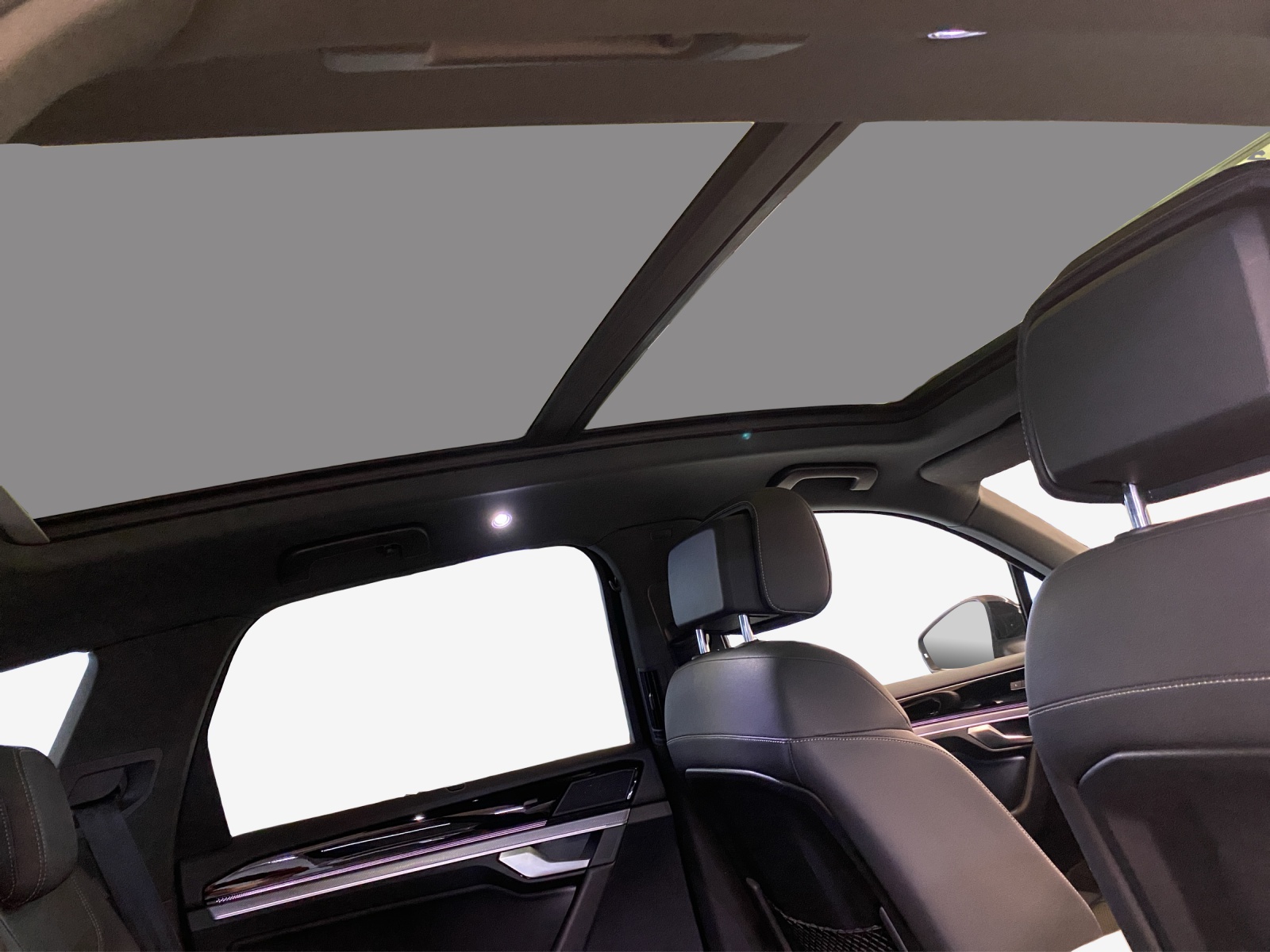 VW Touareg 3.0 TSI eHybrid R Tiptronic-image-14