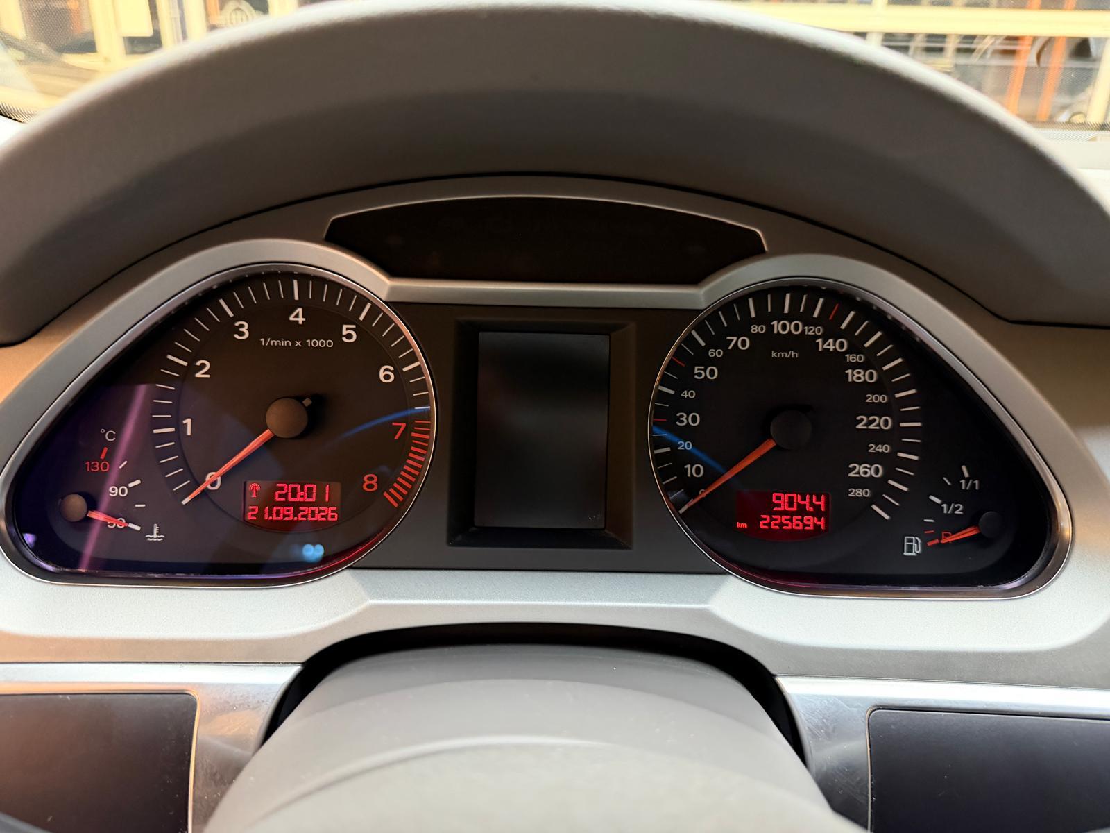 AUDI A6 2.8 V6 FSI quattro-image-20