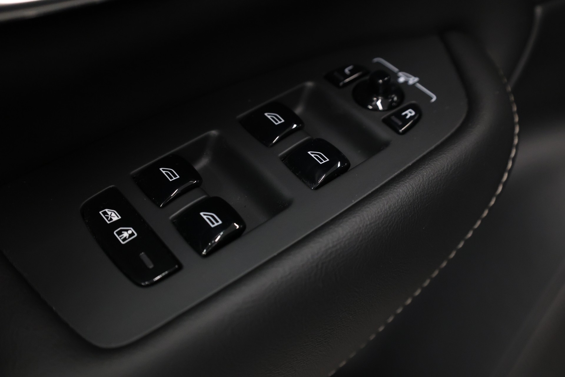 VOLVO XC90 2.0 T8 TE R-Design 7P. eAWD-image-24