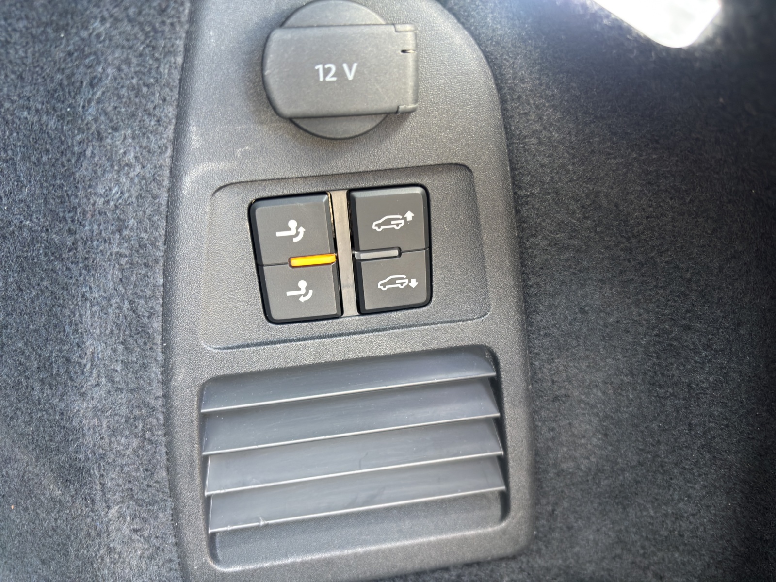 VW Touareg 3.0 TDI Atmosphere Tiptronic-image-13