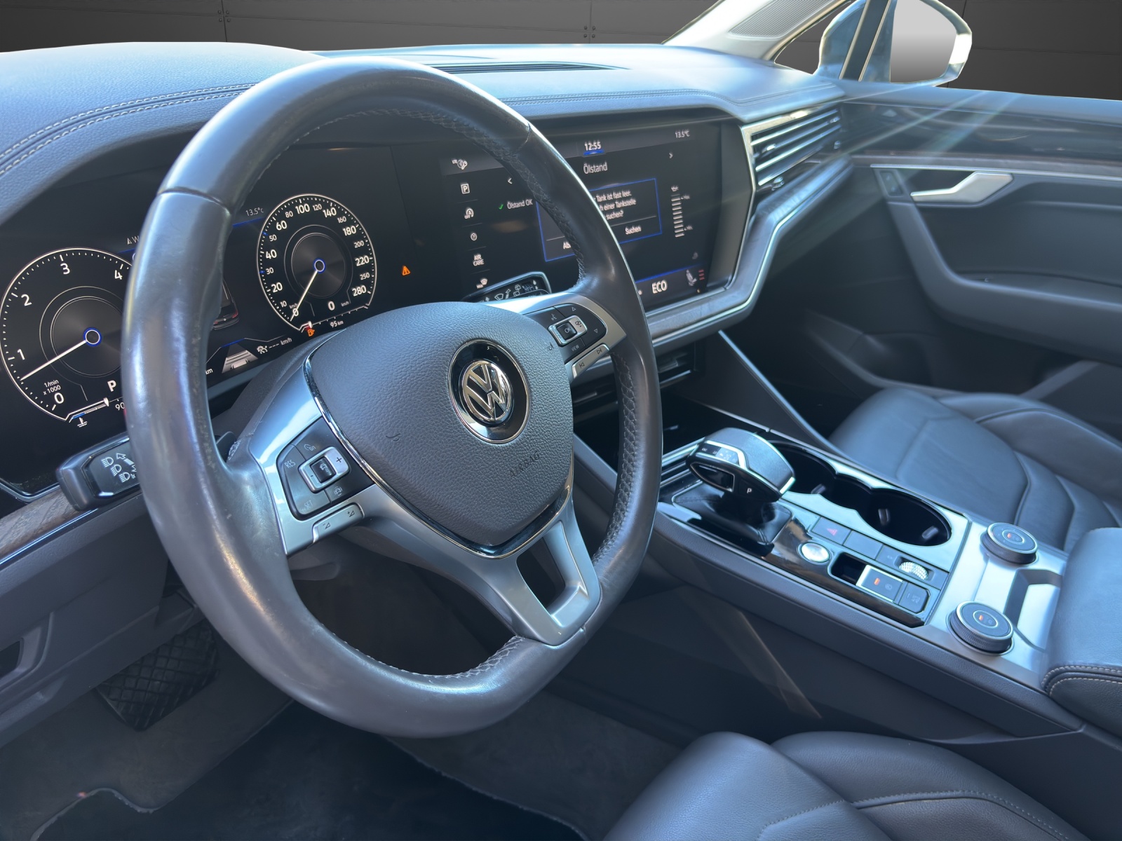 VW Touareg 3.0 TDI Atmosphere Tiptronic-image-3