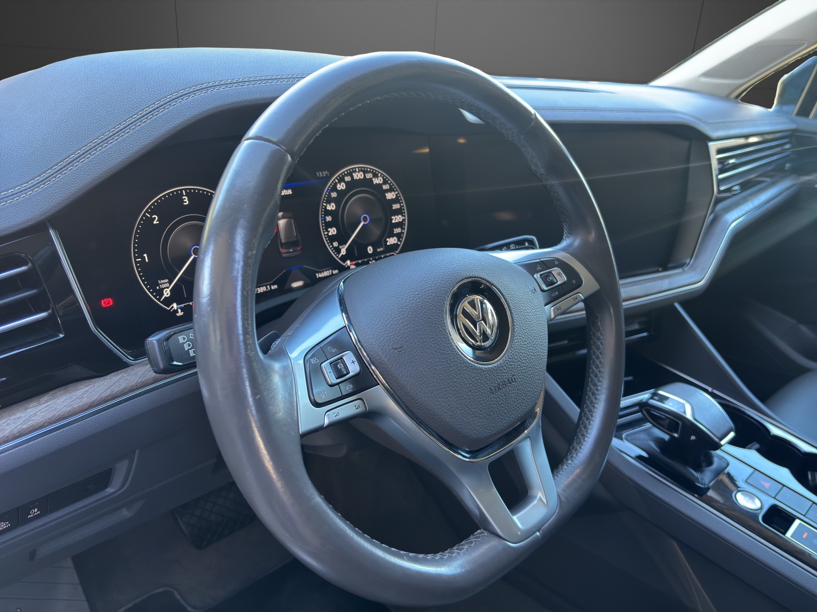 VW Touareg 3.0 TDI Atmosphere Tiptronic-image-4