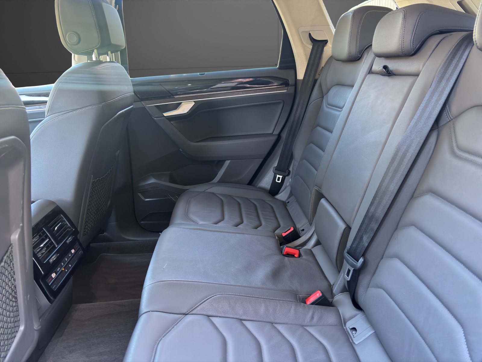 VW Touareg 3.0 TDI Atmosphere Tiptronic-image-11
