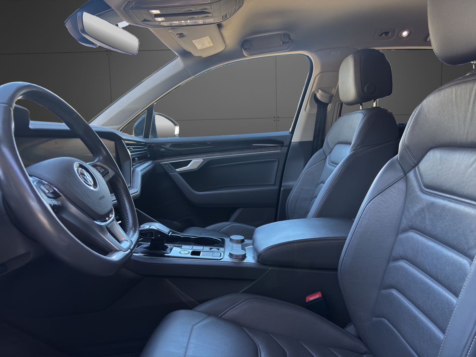 VW Touareg 3.0 TDI Atmosphere Tiptronic-image-2