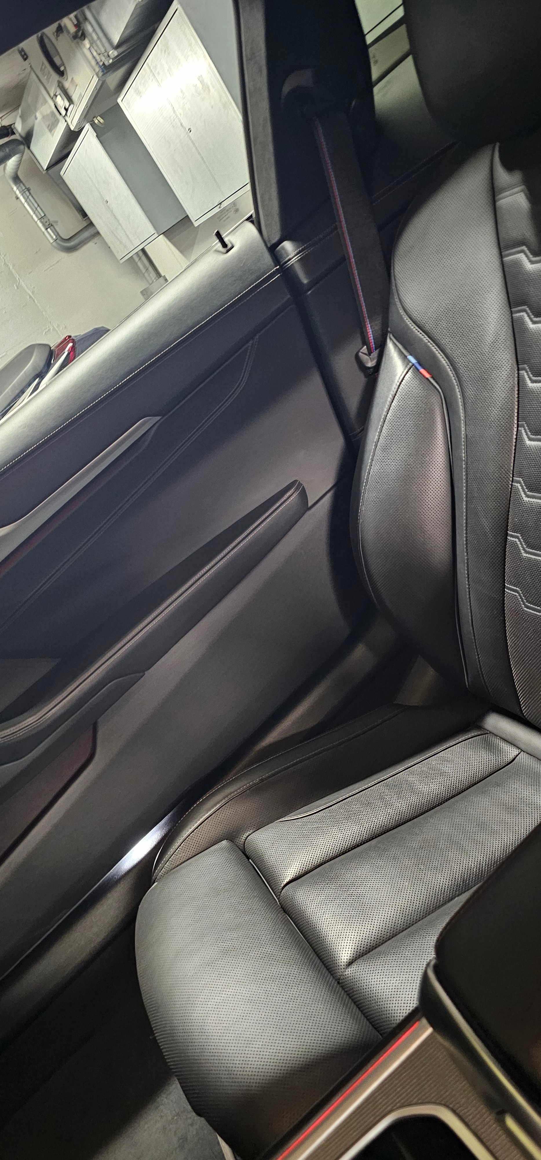 BMW M850i xDrive-image-4