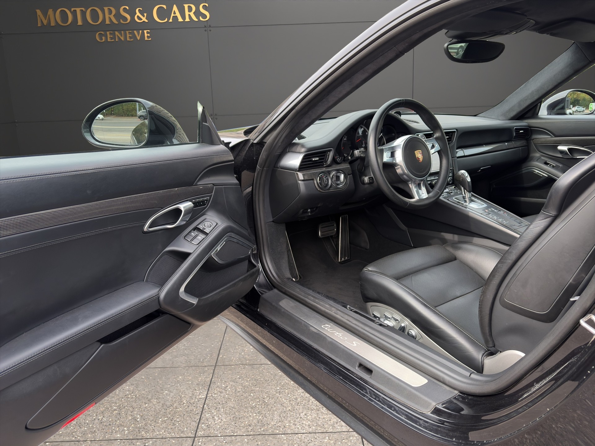 PORSCHE 911 Turbo S PDK-image-9