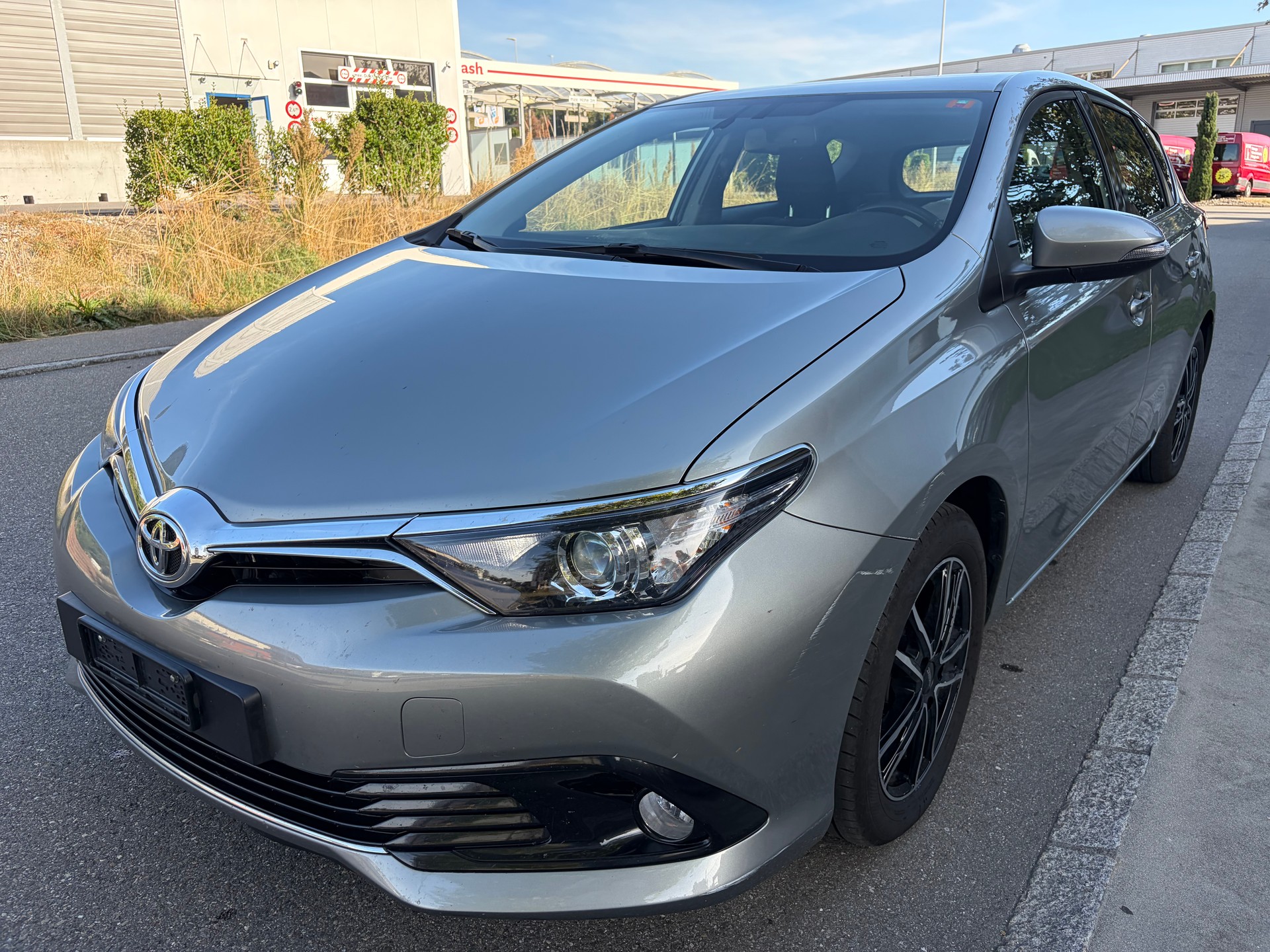 TOYOTA Auris 1.2 Turbo Trend-image-1