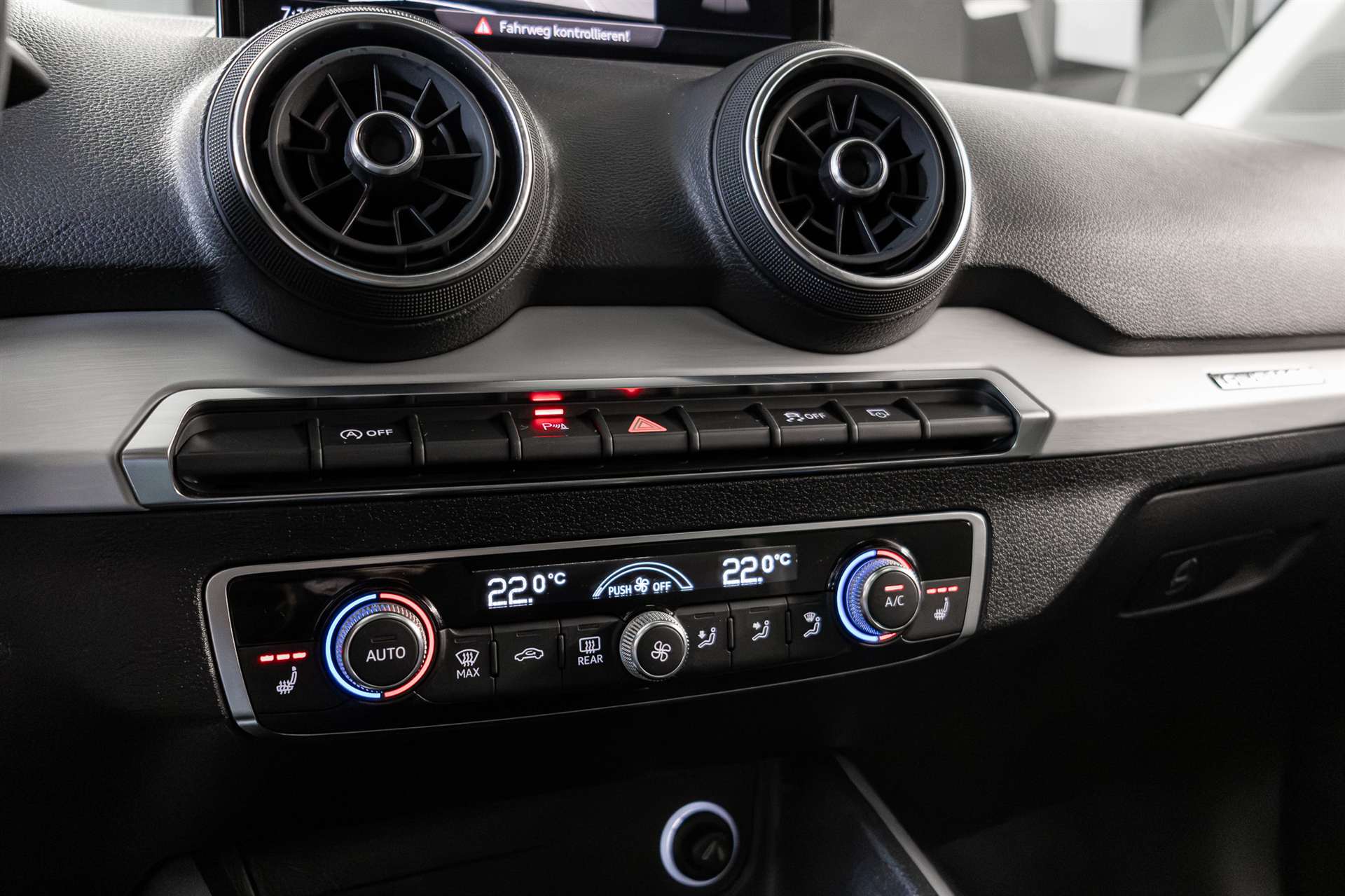 AUDI Q2 2.0 TFSI sport quattro S-tronic-image-19