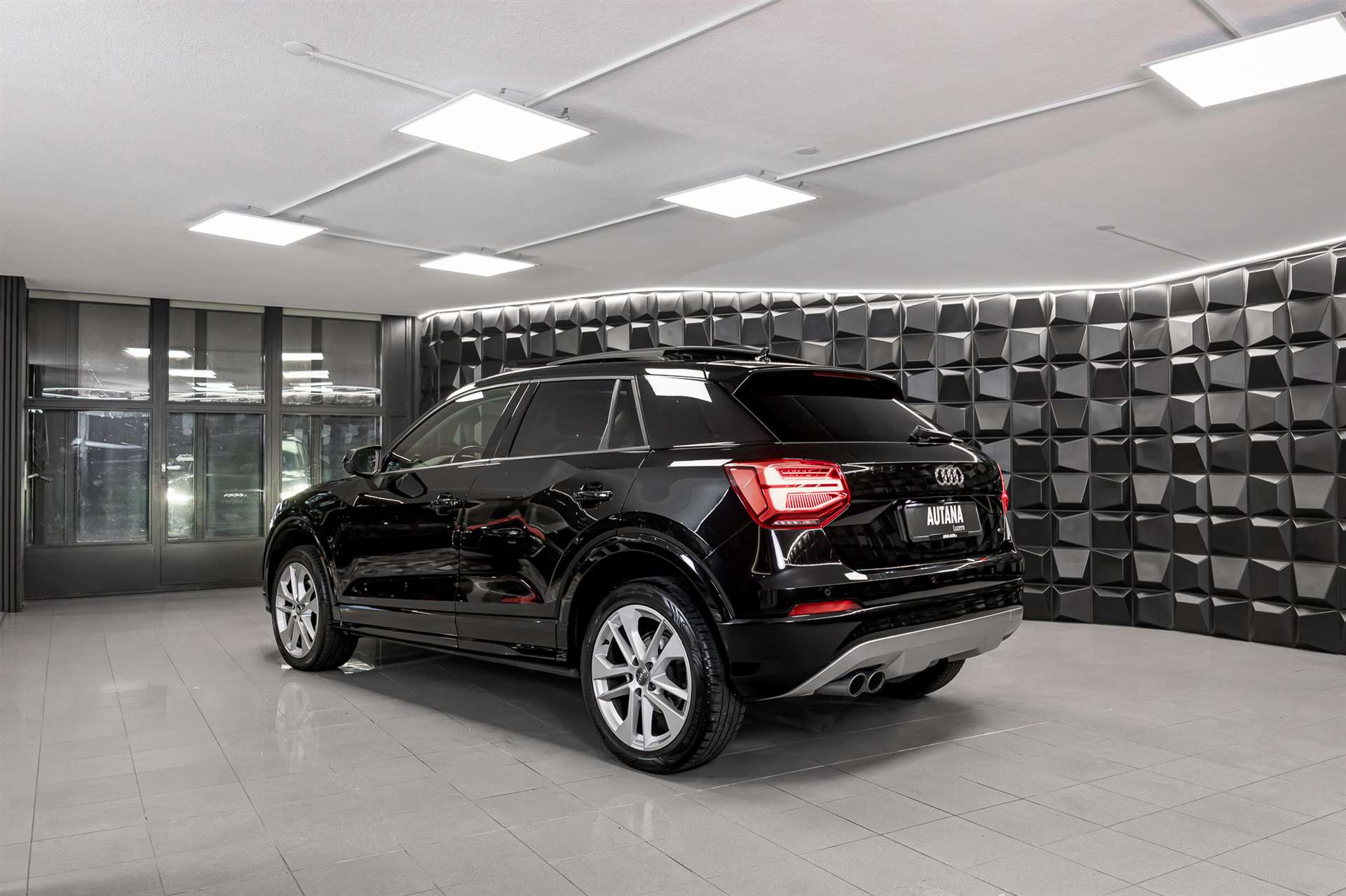 AUDI Q2 2.0 TFSI sport quattro S-tronic-image-2