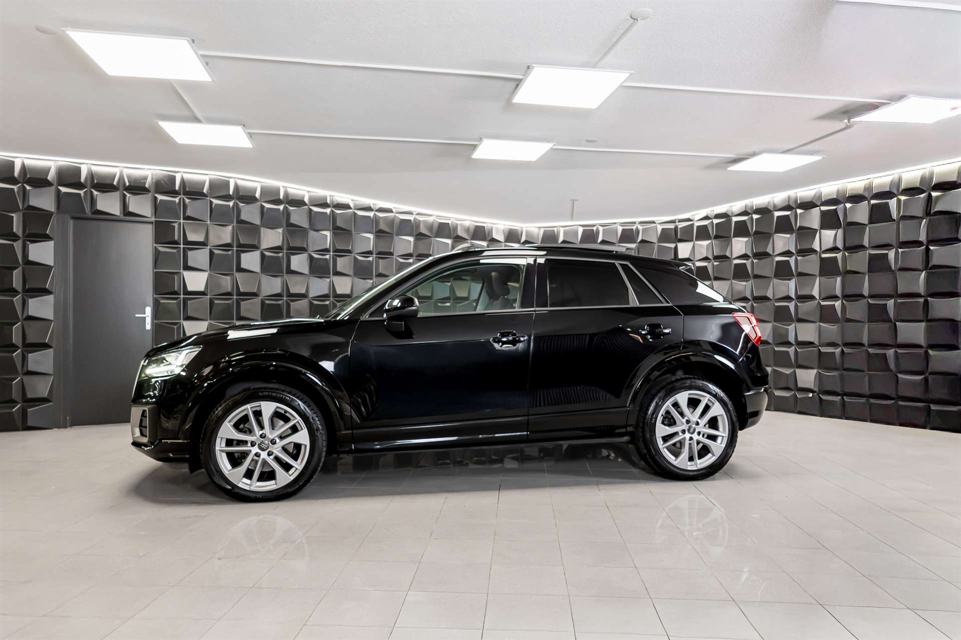 AUDI Q2 2.0 TFSI sport quattro S-tronic-image-1