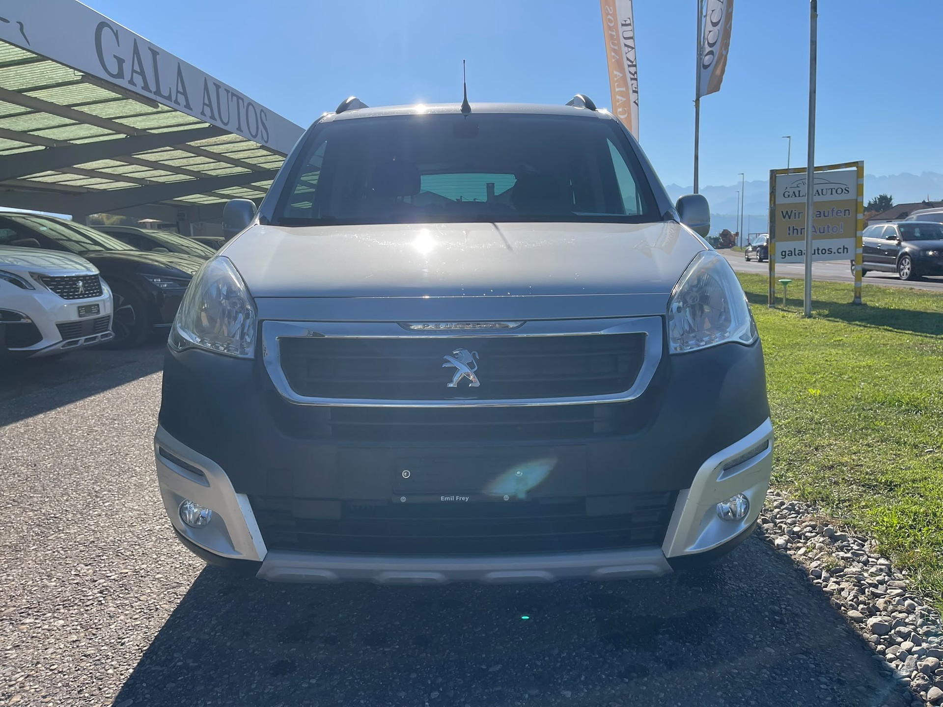 PEUGEOT Partner 1.6 BlueHDi Outdoor-image-1
