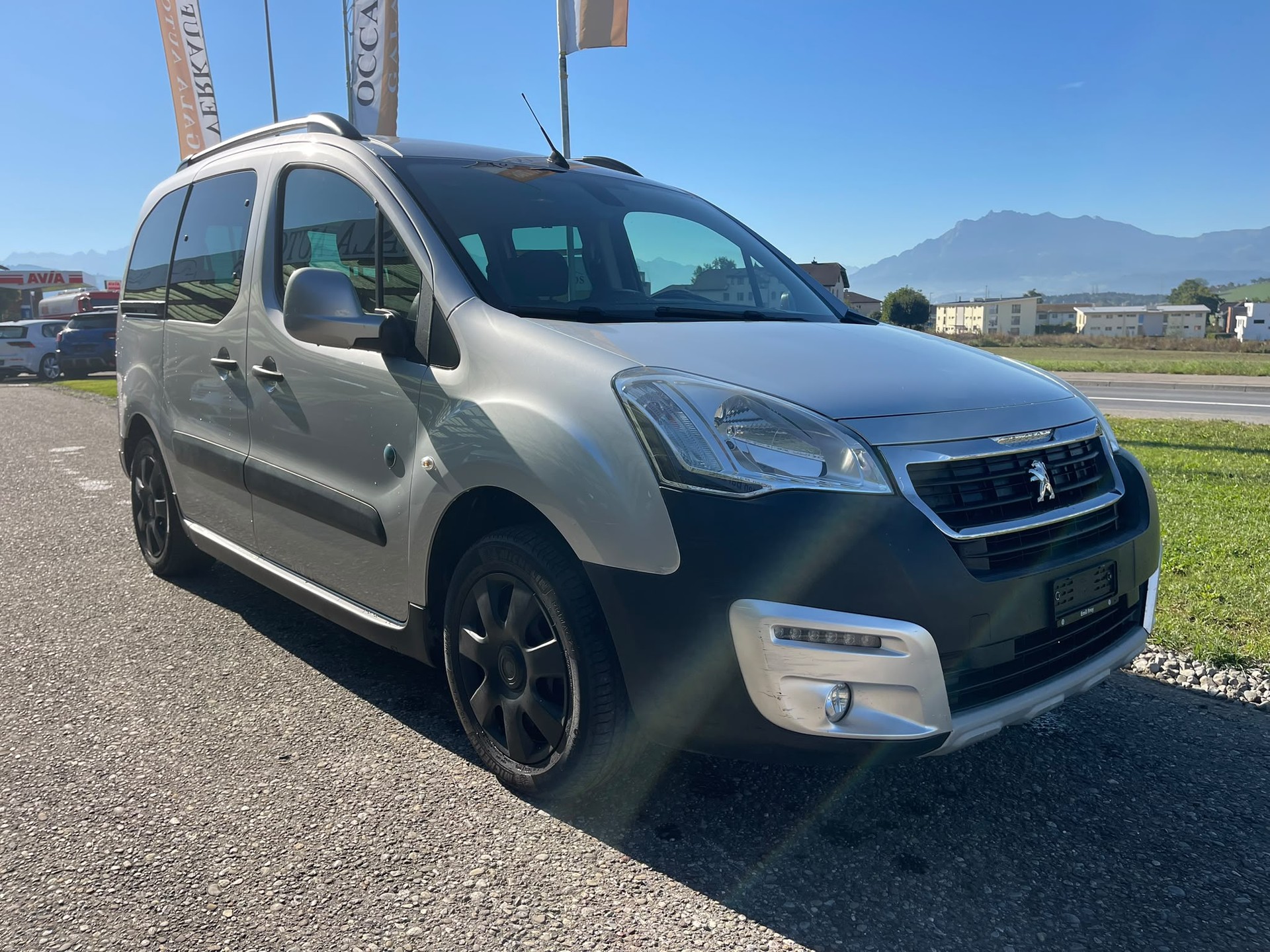 PEUGEOT Partner 1.6 BlueHDi Outdoor-image-2