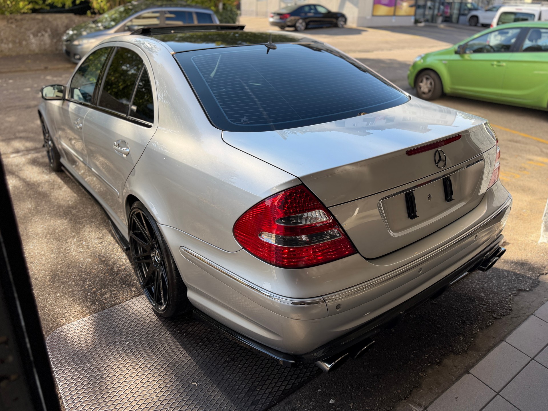 MERCEDES-BENZ E 55 AMG Automatic-showroom-element-3