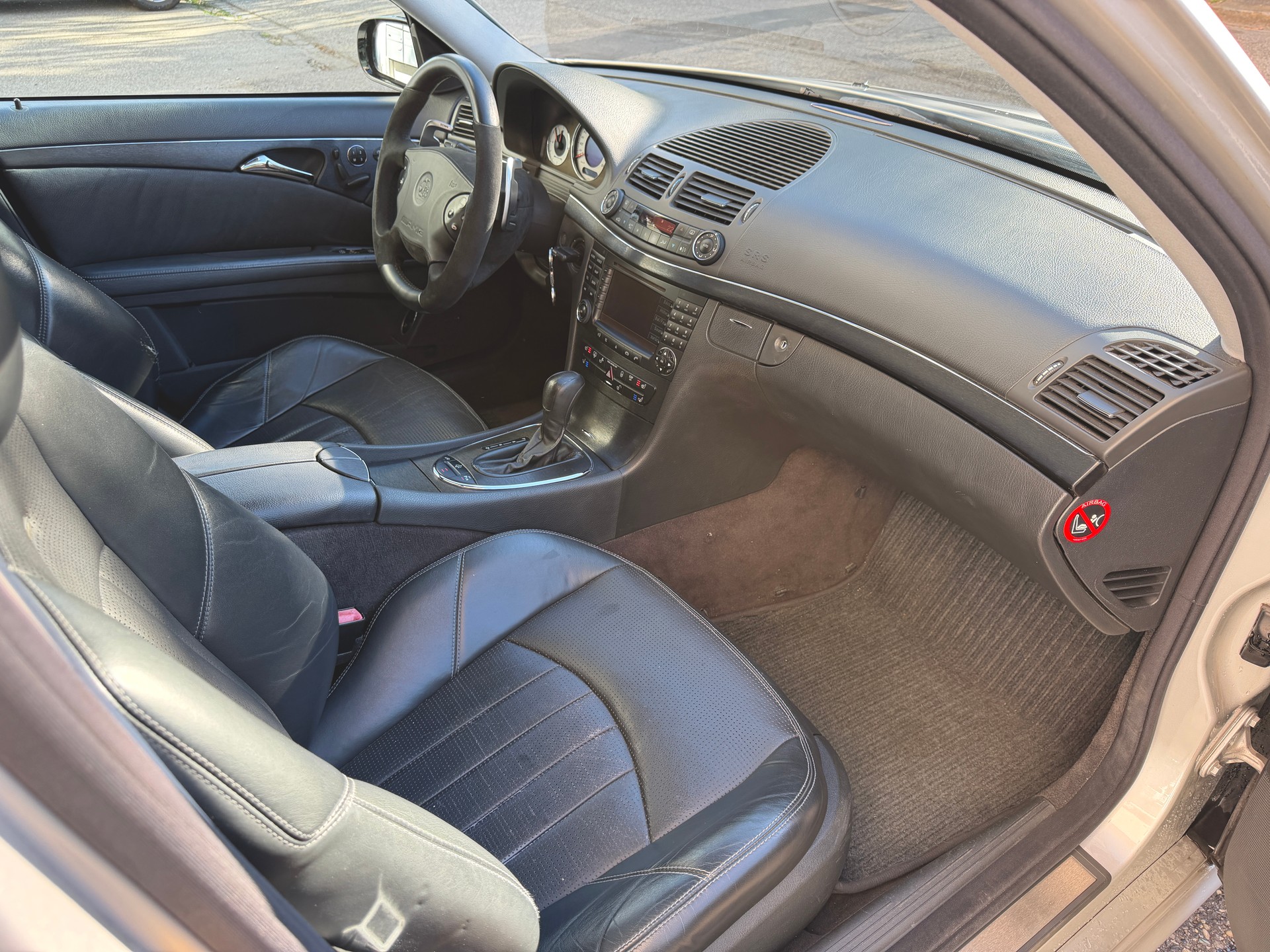 MERCEDES-BENZ E 55 AMG Automatic-image-17