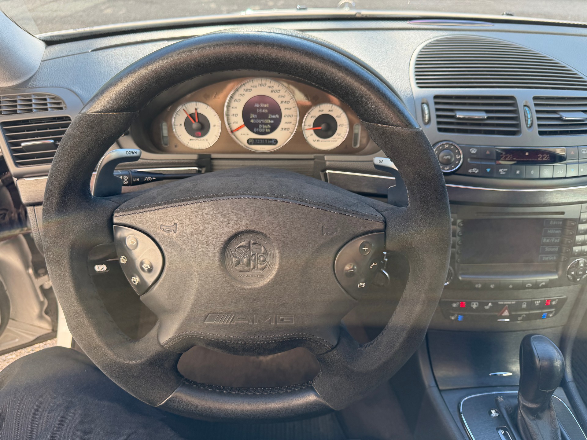 MERCEDES-BENZ E 55 AMG Automatic-image-12