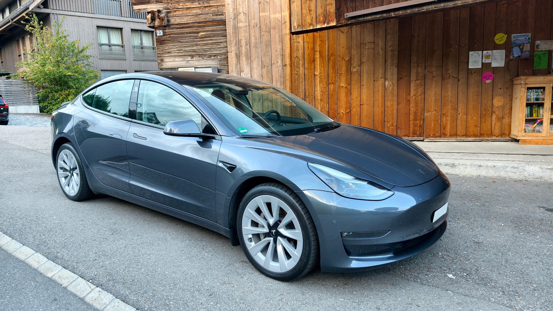 TESLA Dual Motor (Long Range AWD)-image-1
