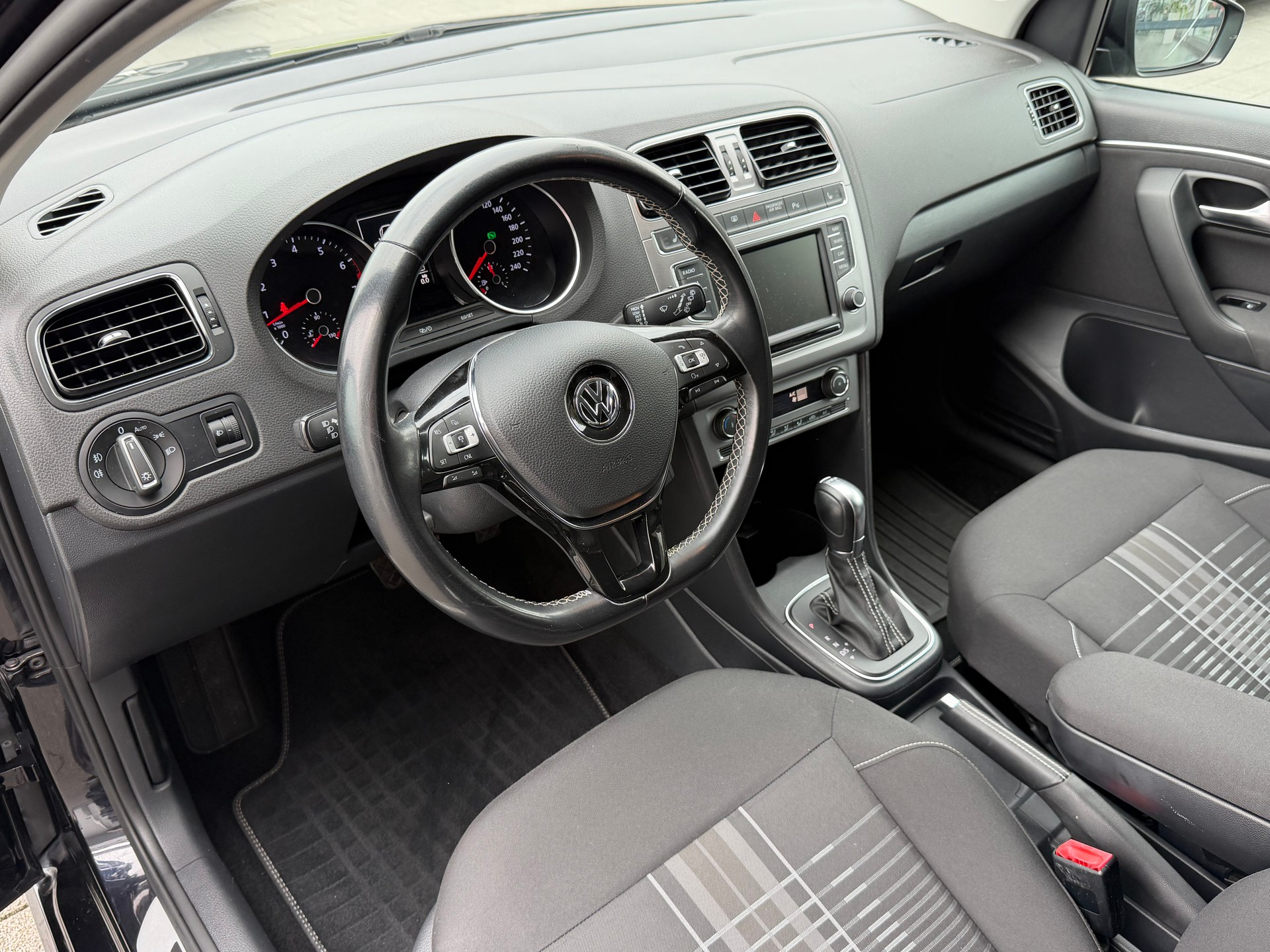 VW Polo 1.2 TSI BMT Lounge DSG-image-23