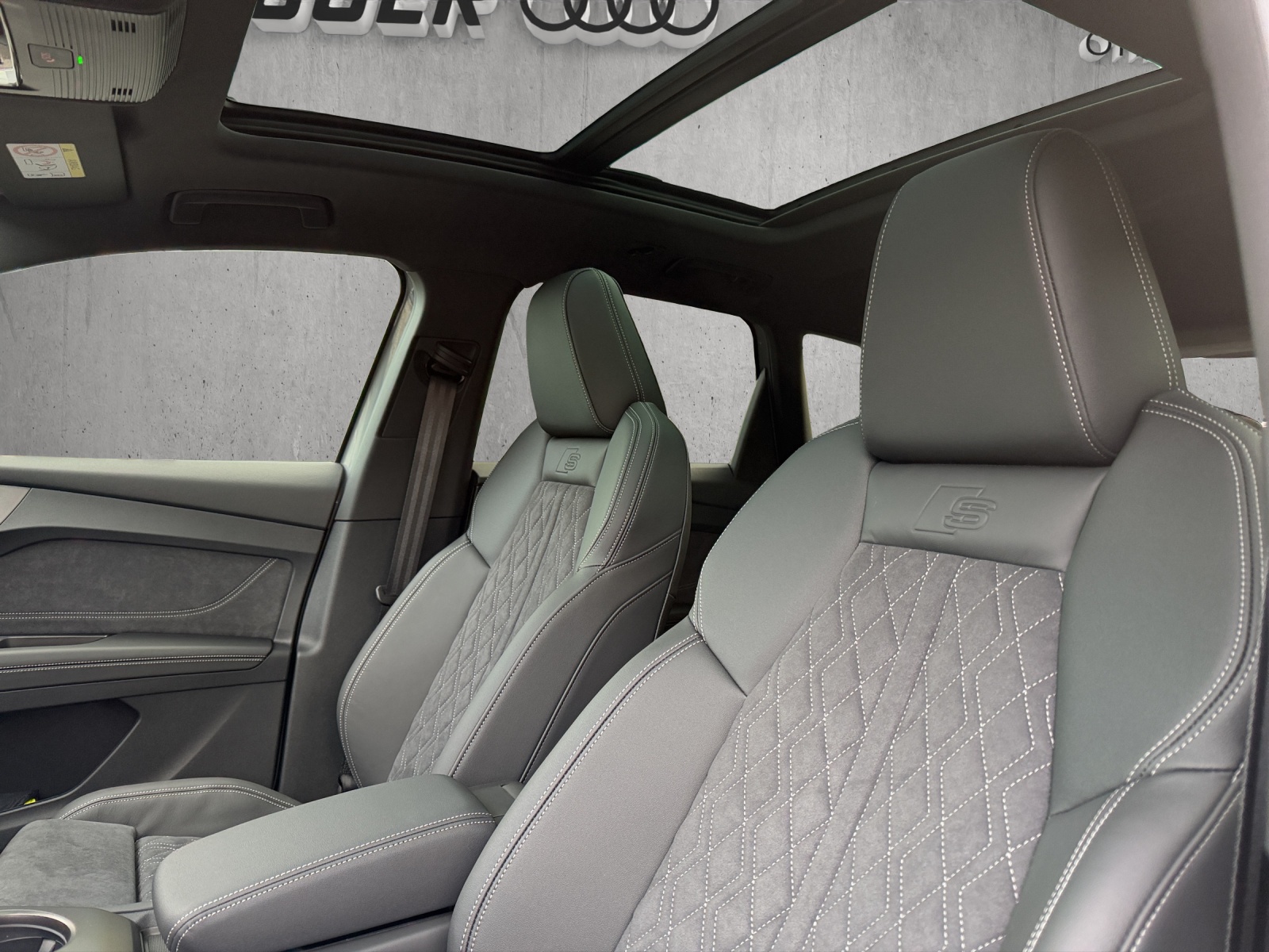 AUDI Q4 e-tron SUV quattro performance Swiss Ski-image-16