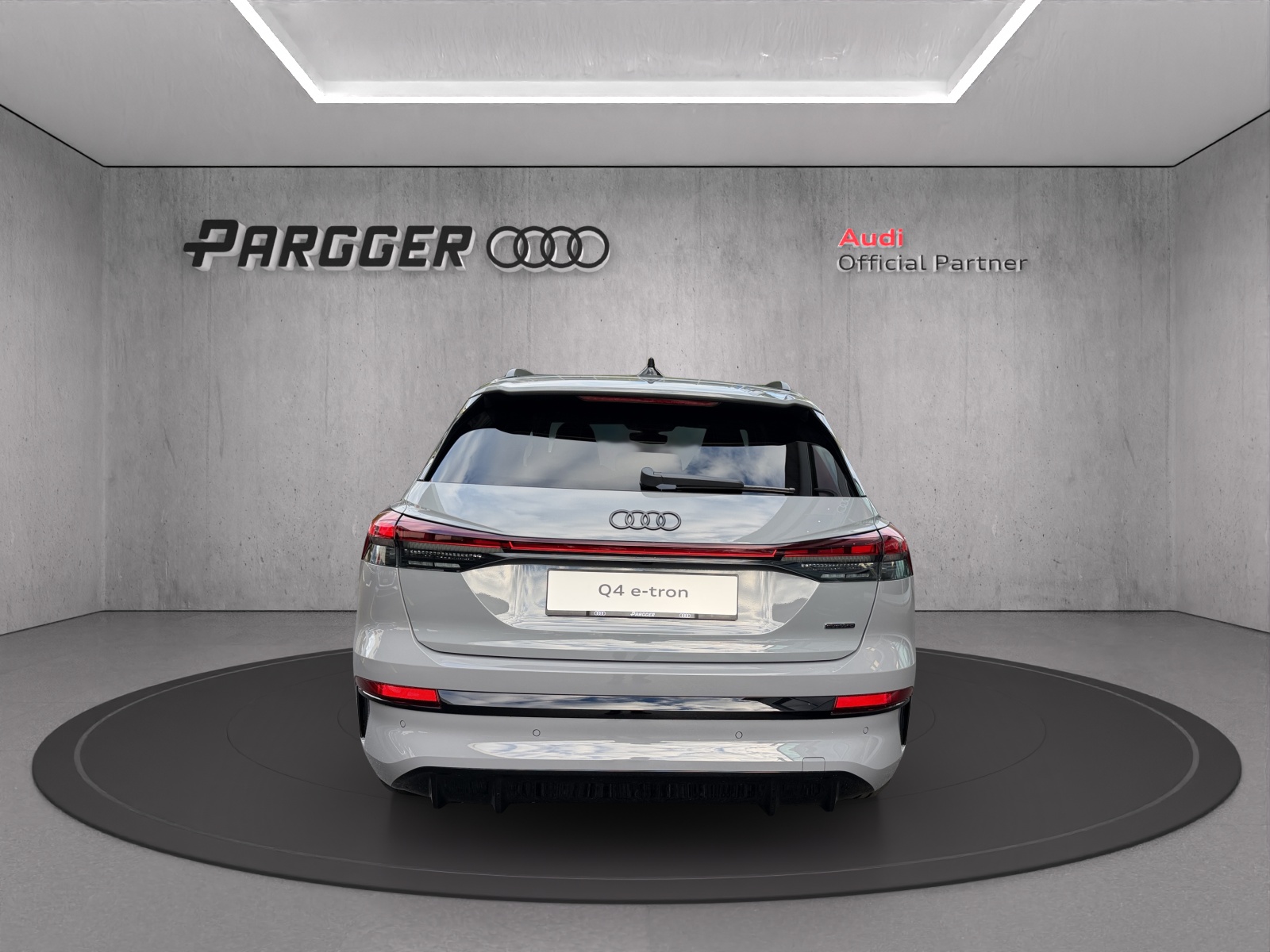 AUDI Q4 e-tron SUV quattro performance Swiss Ski-image-3