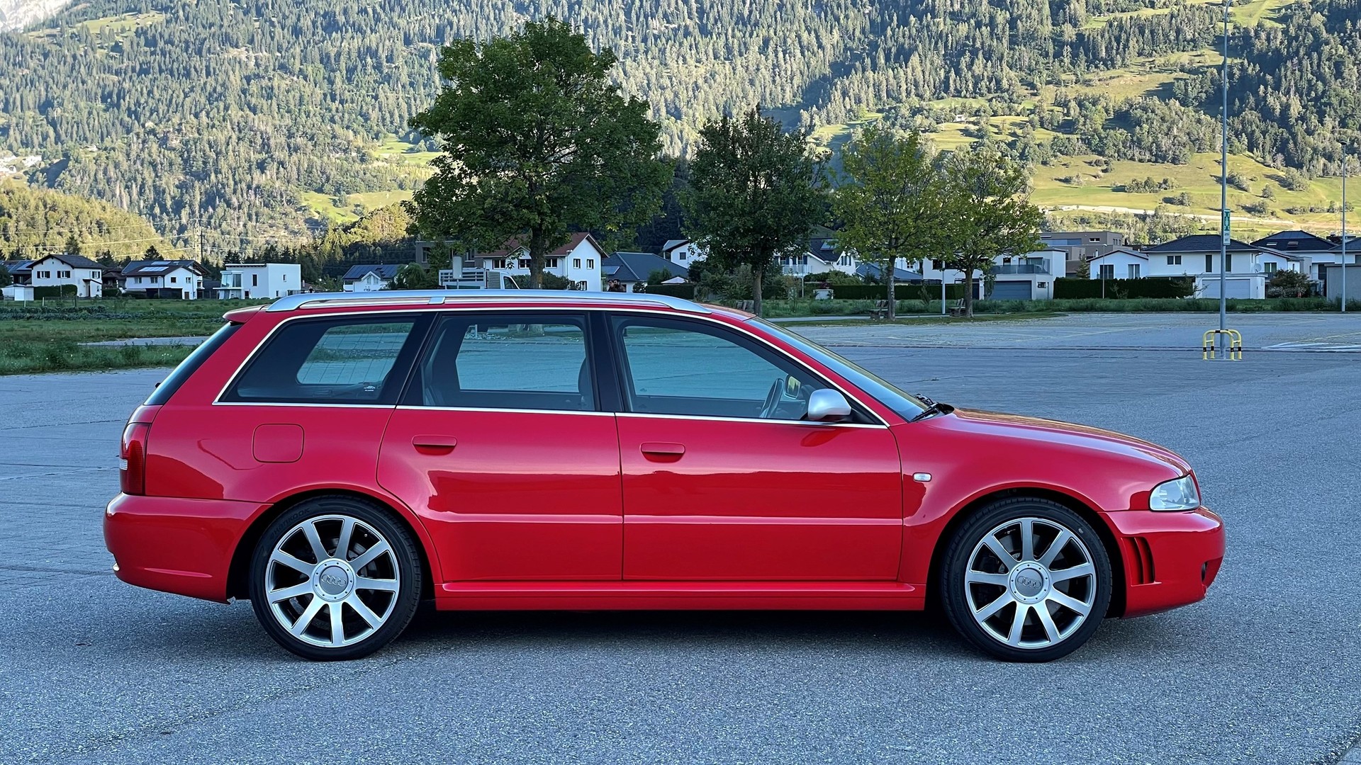 AUDI RS4 Avant quattro-image-3