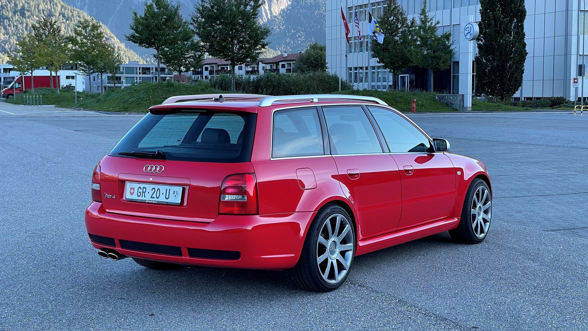 AUDI RS4 Avant quattro-image-4