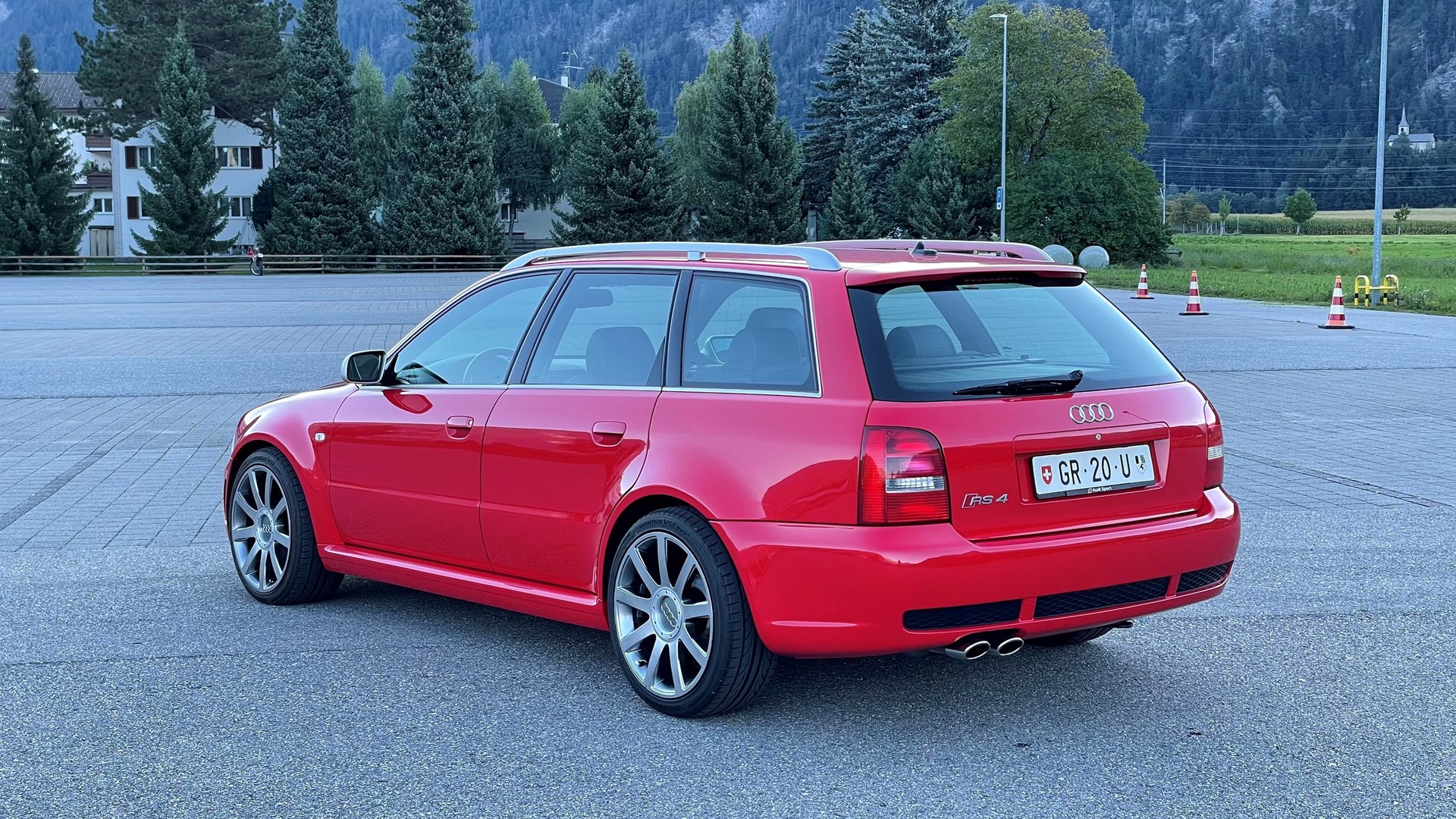 AUDI RS4 Avant quattro-image-6
