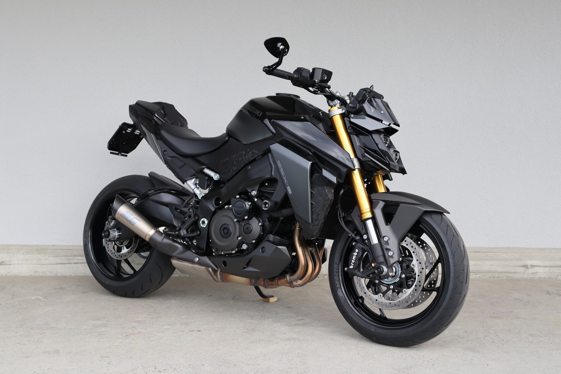 SUZUKI GSX-S 1000-showroom-element-1