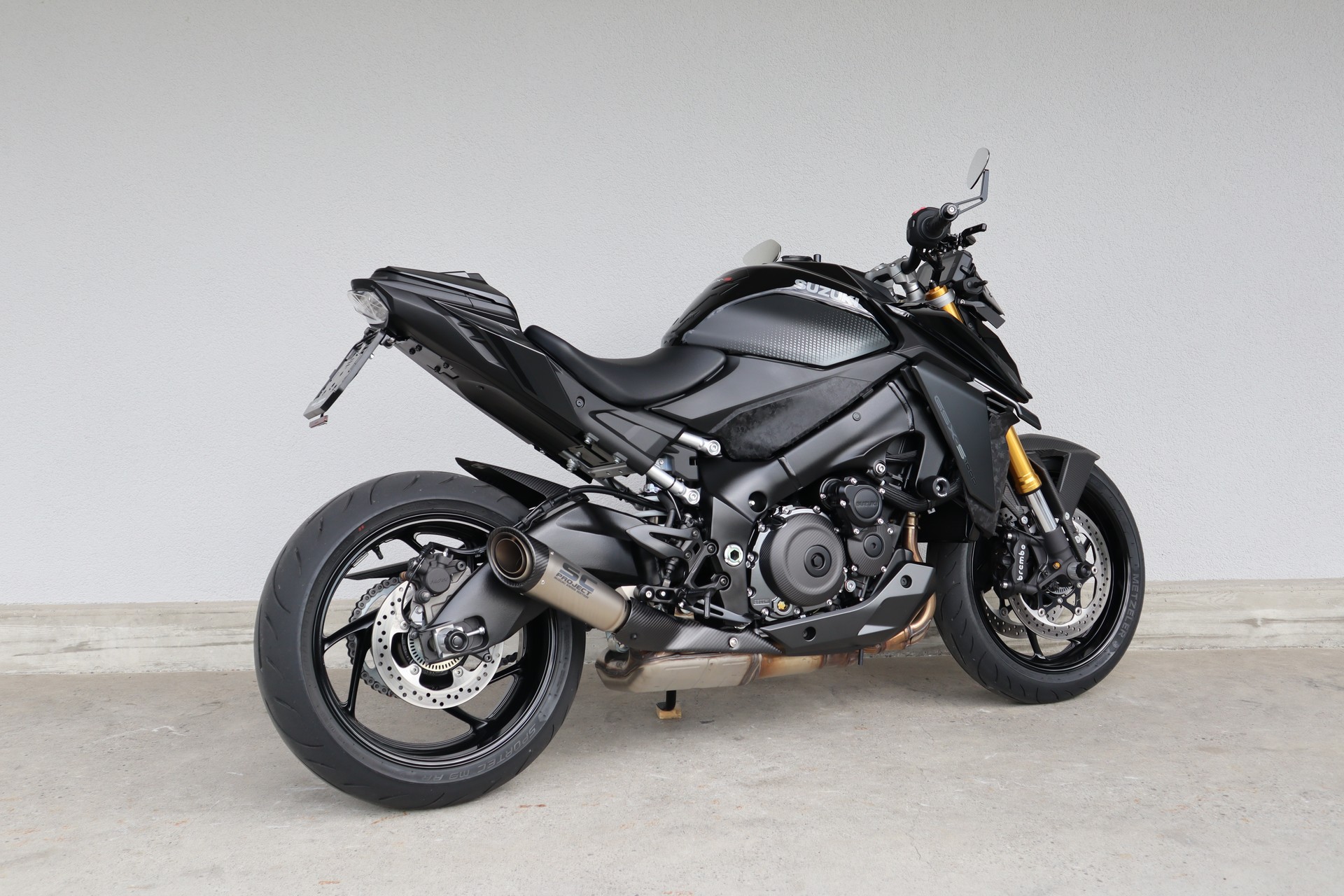SUZUKI GSX-S 1000-showroom-element-2