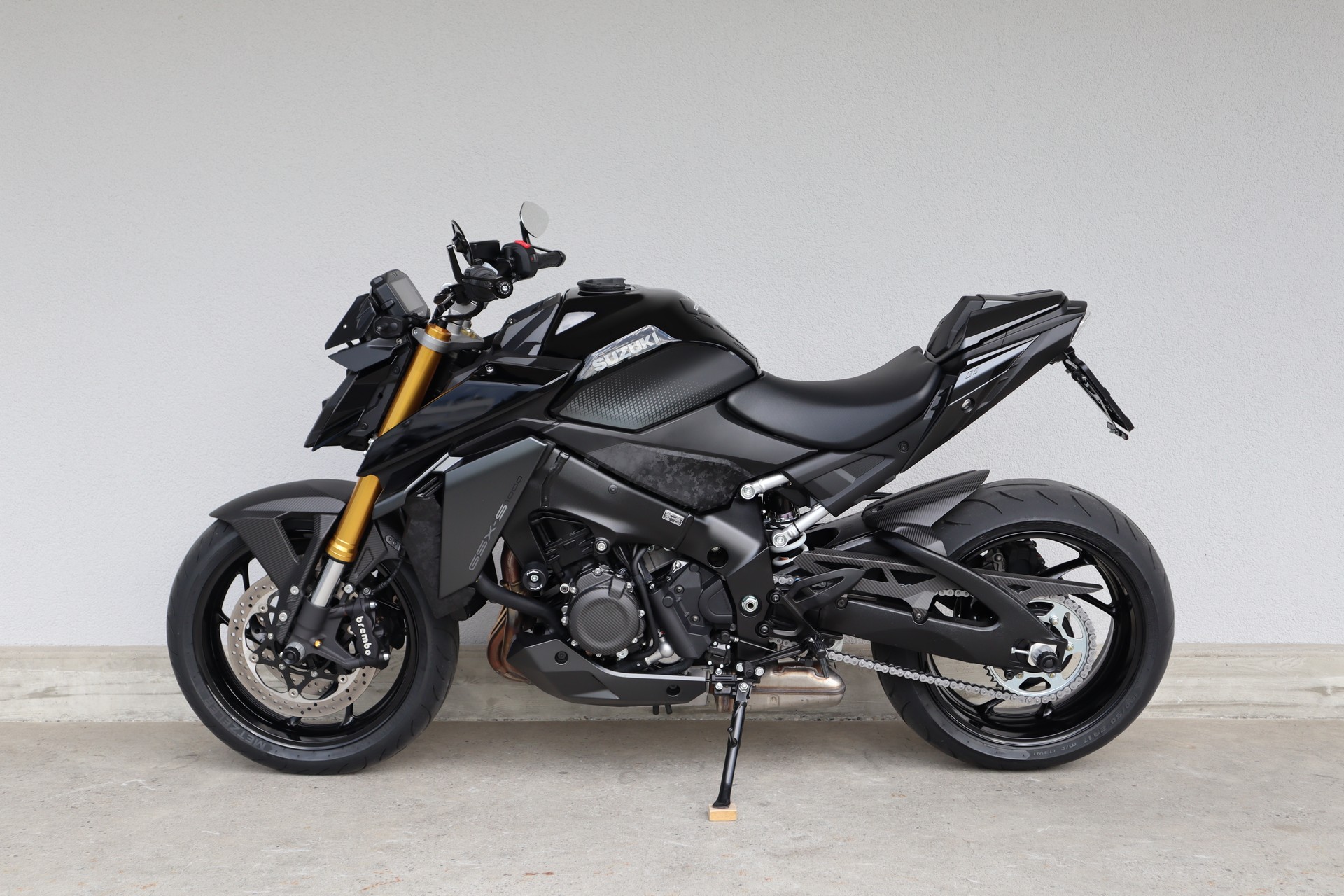 SUZUKI GSX-S 1000-showroom-element-3
