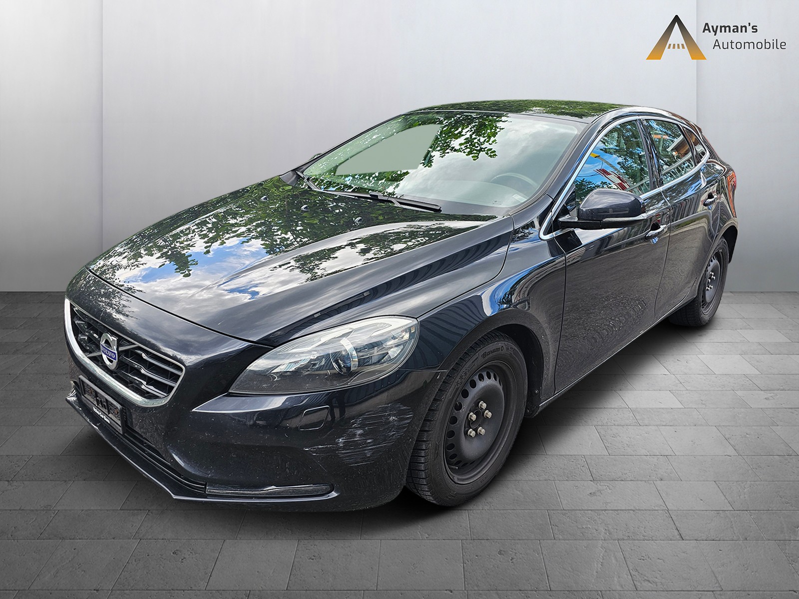 VOLVO V40 D2 Momentum-image-0