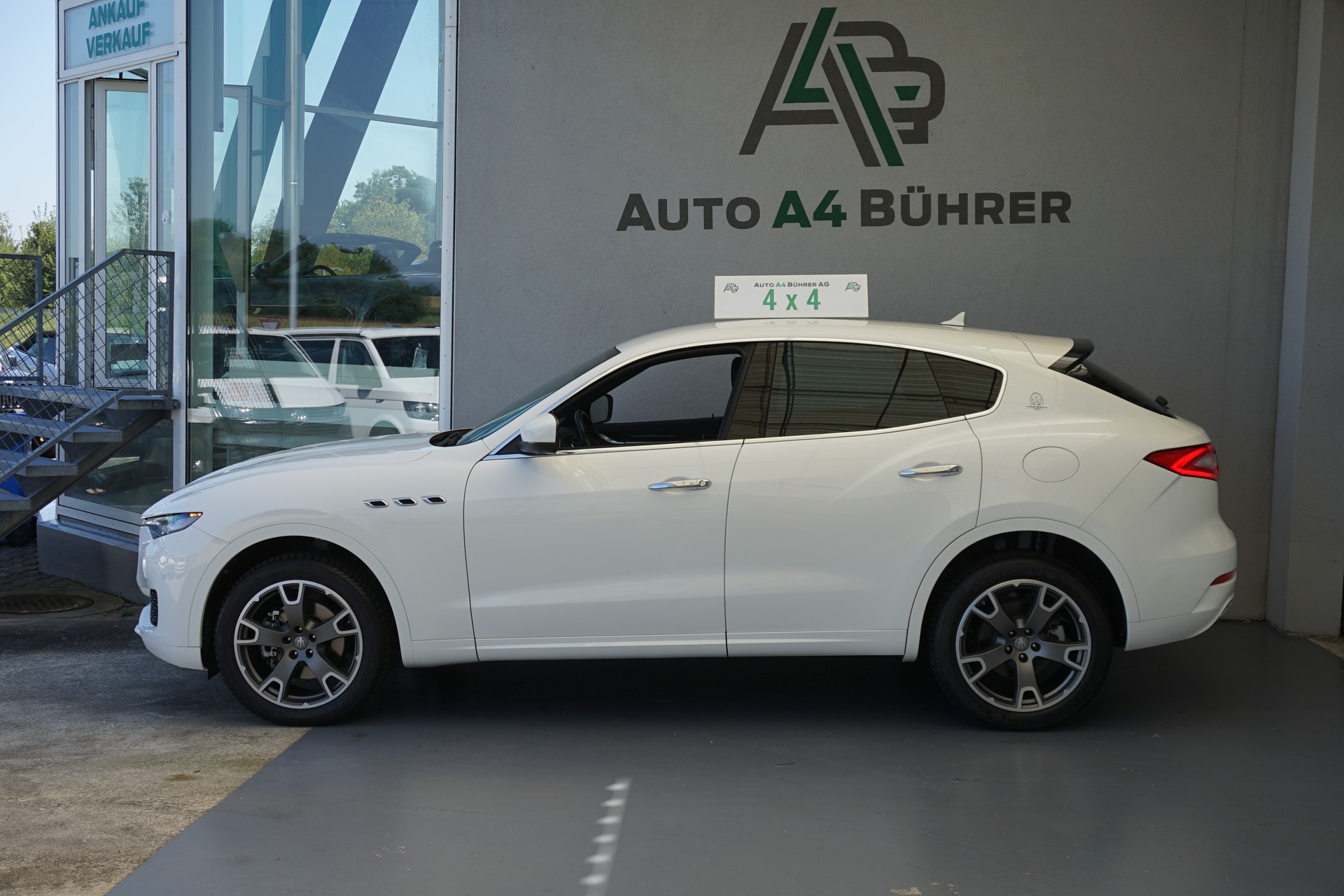 MASERATI Levante D 3.0 V6 275 PS 4WD mit erst 25`000km !!-image-0
