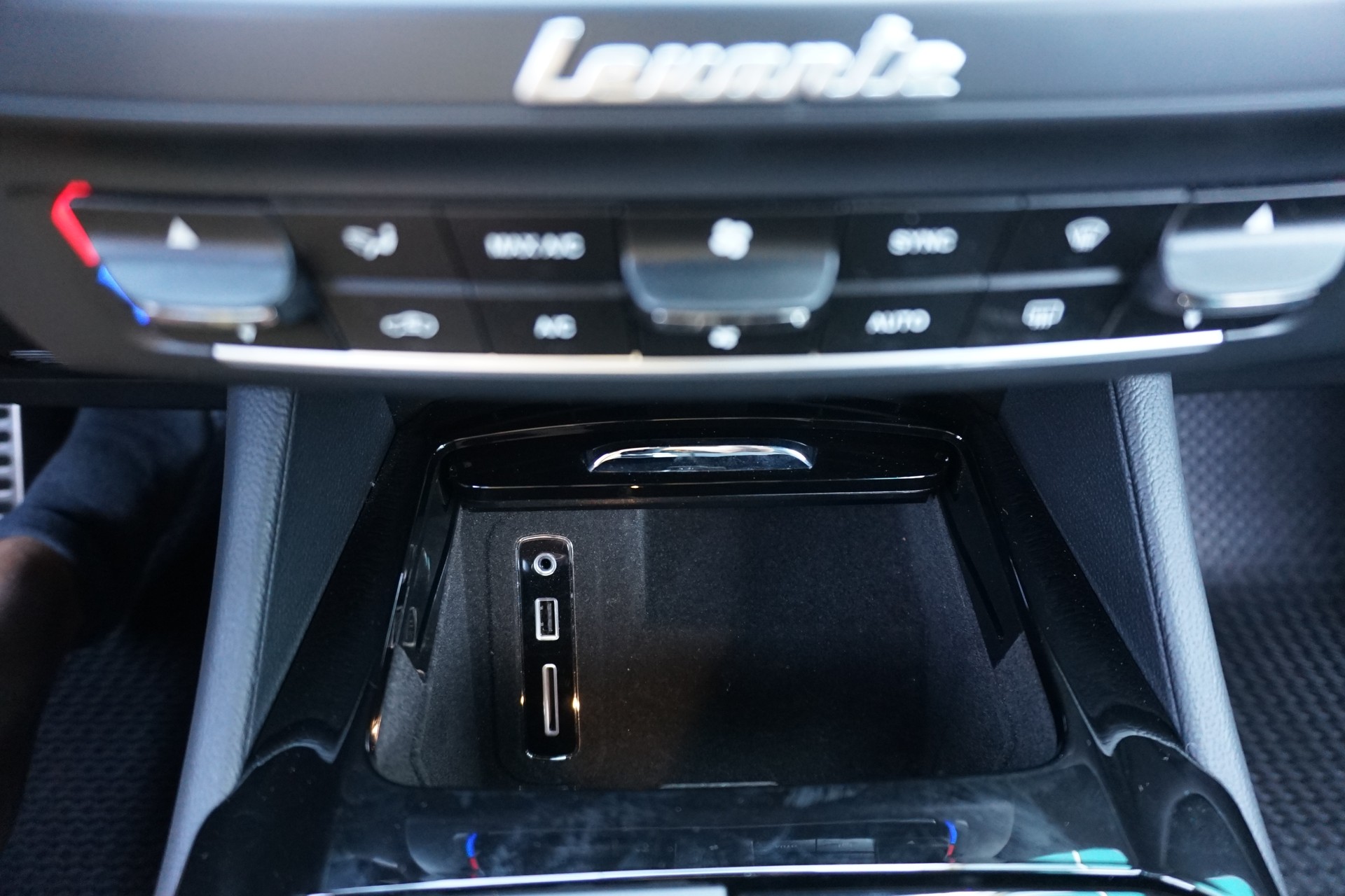 MASERATI Levante D 3.0 V6 275 PS 4WD mit erst 25`000km !!-image-18