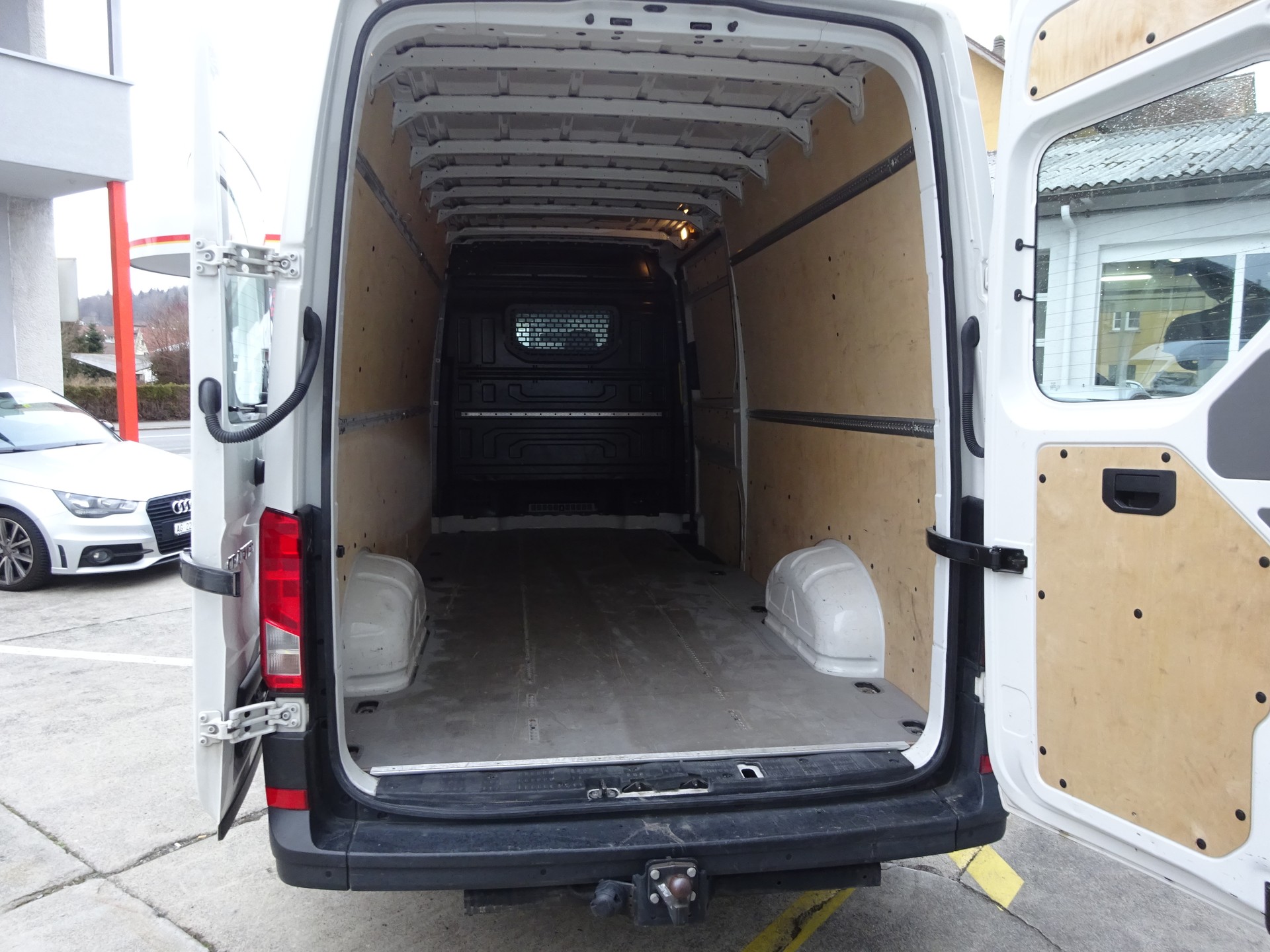 VW Crafter 35 2.0 TDI L4-image-3