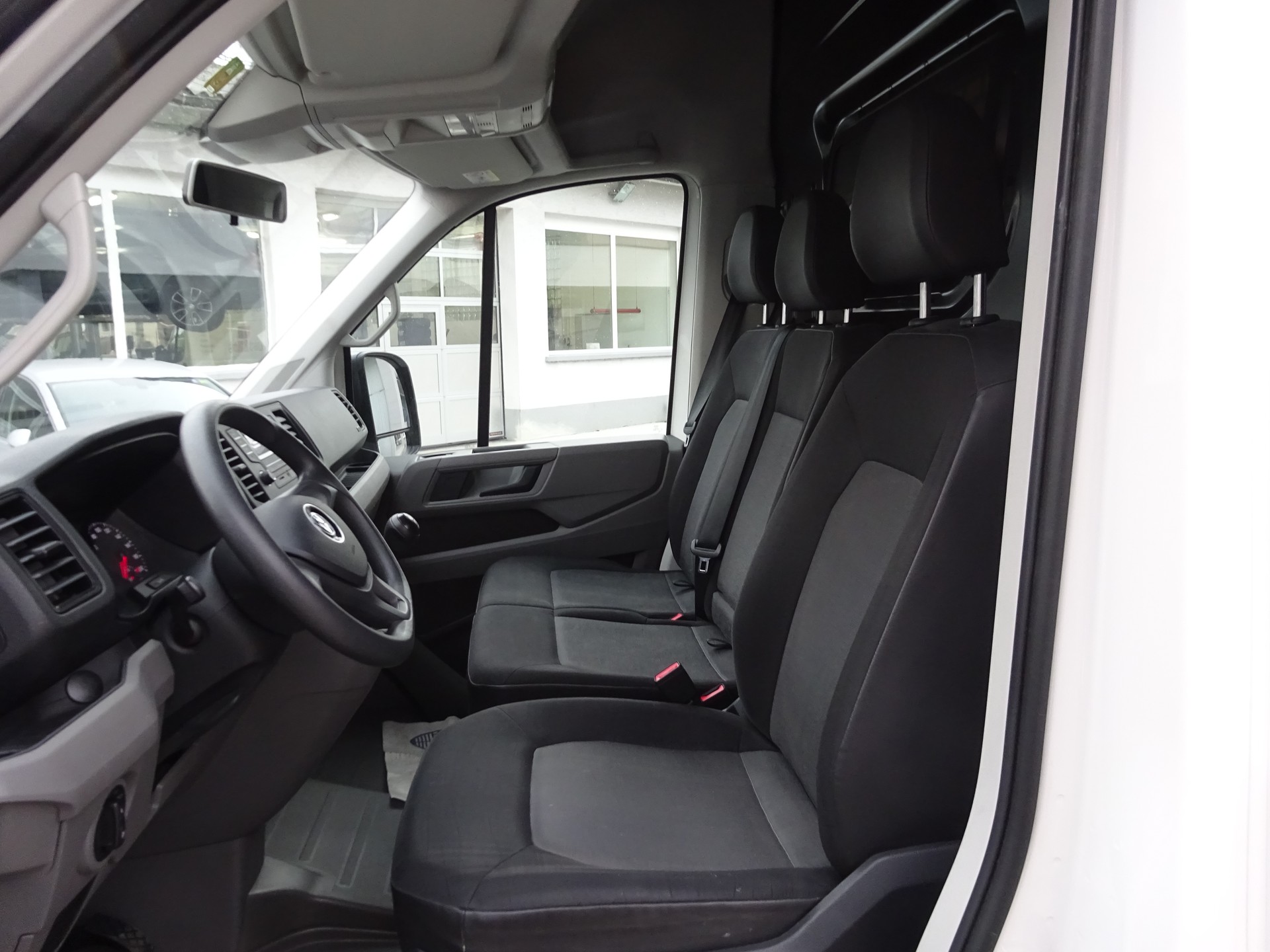 VW Crafter 35 2.0 TDI L4-image-5