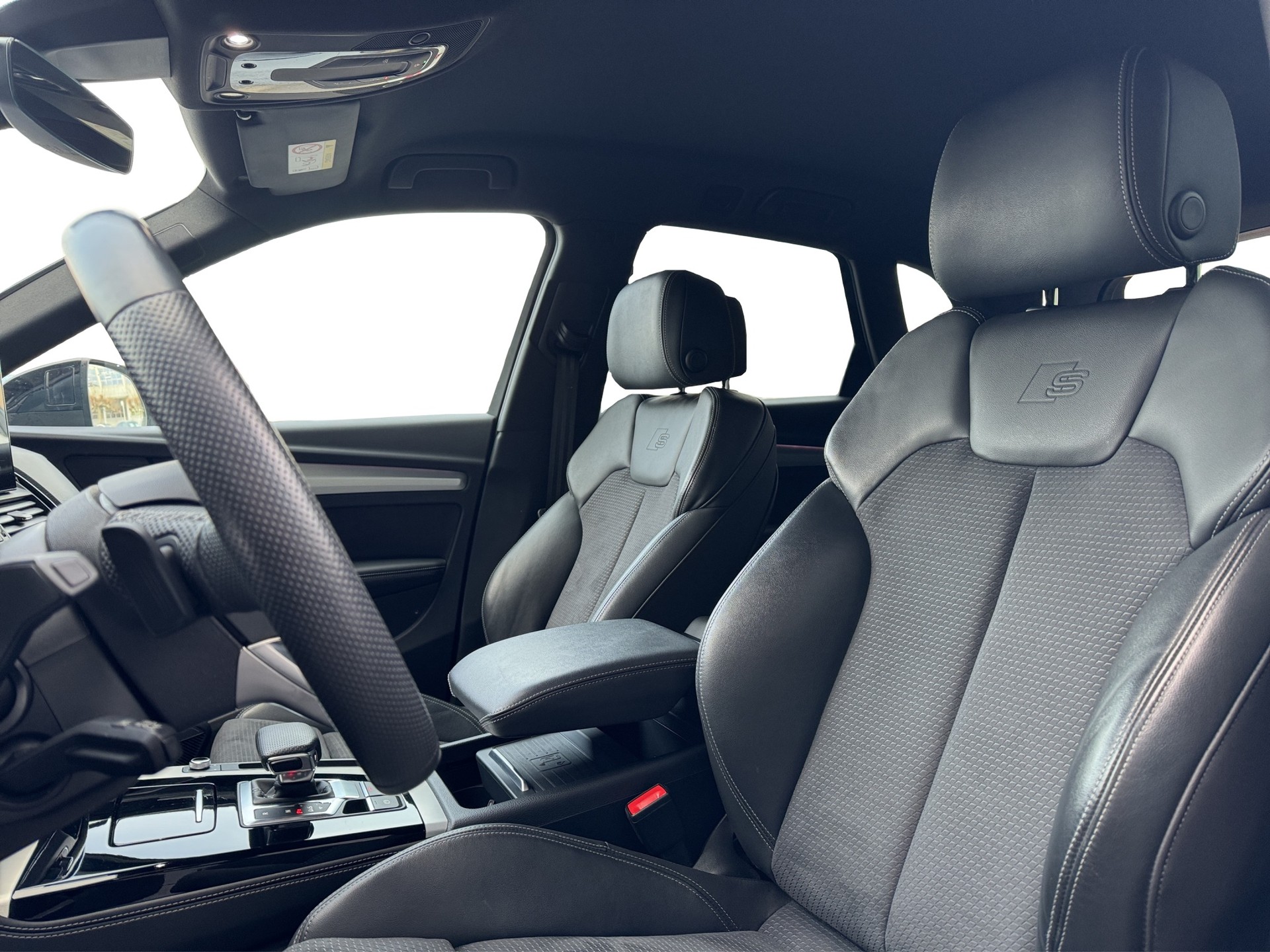 AUDI Q5 40 TDI quattro S-tronic-image-14