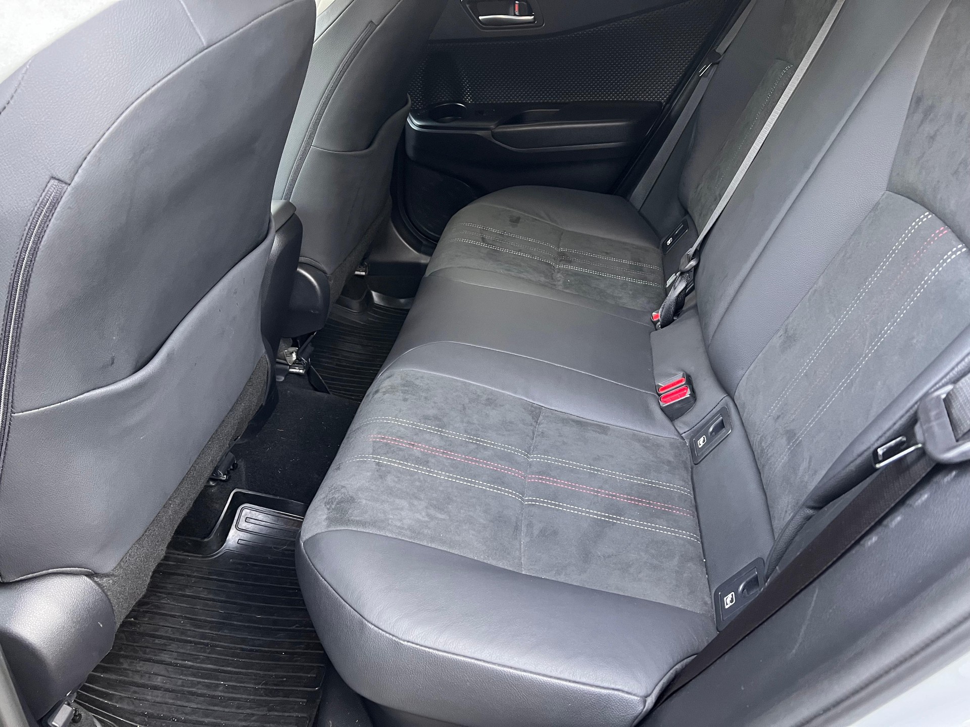 TOYOTA C-HR 2.0 VVTi HSD GR Sport-image-10